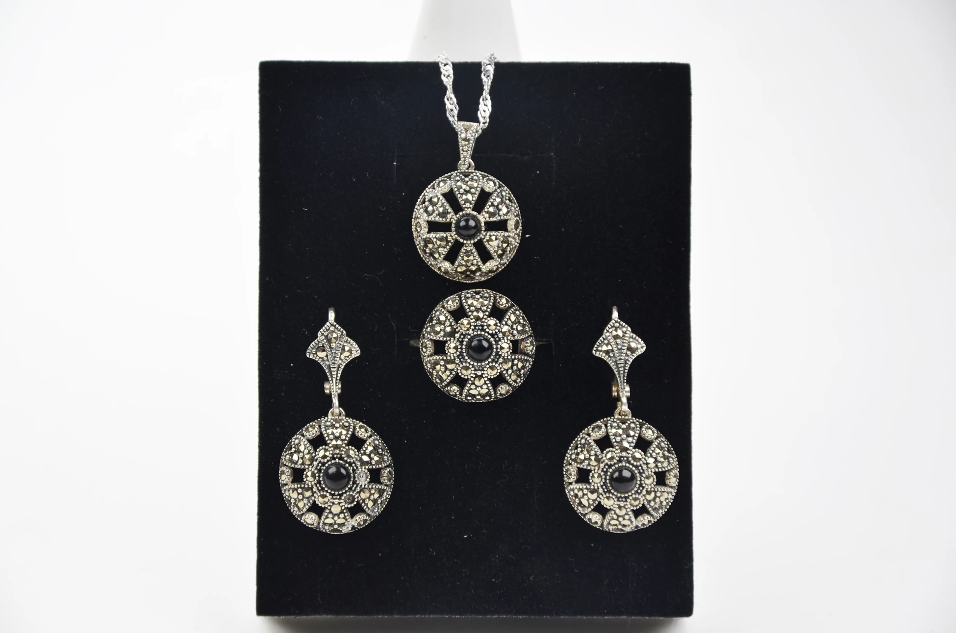 Çember Gümüş İşleme Kadın Takı Seti