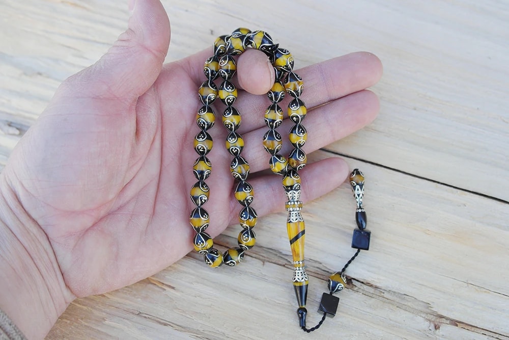 Oltu Taşı ve Galalith Beyzi Kesim Damla İşlemeli Tespih