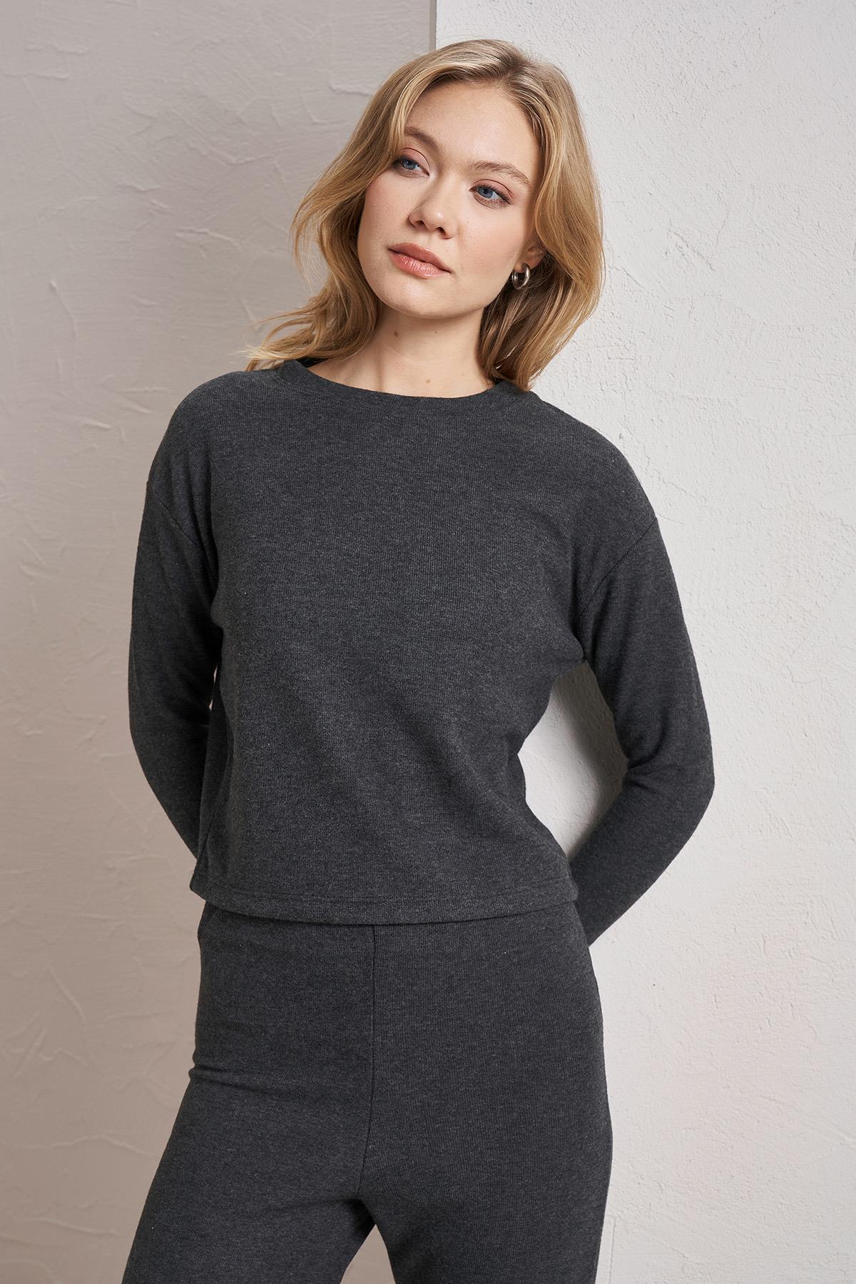 Kadın Bisiklet Yaka Selanik Kumaş Basic Sweatshirt