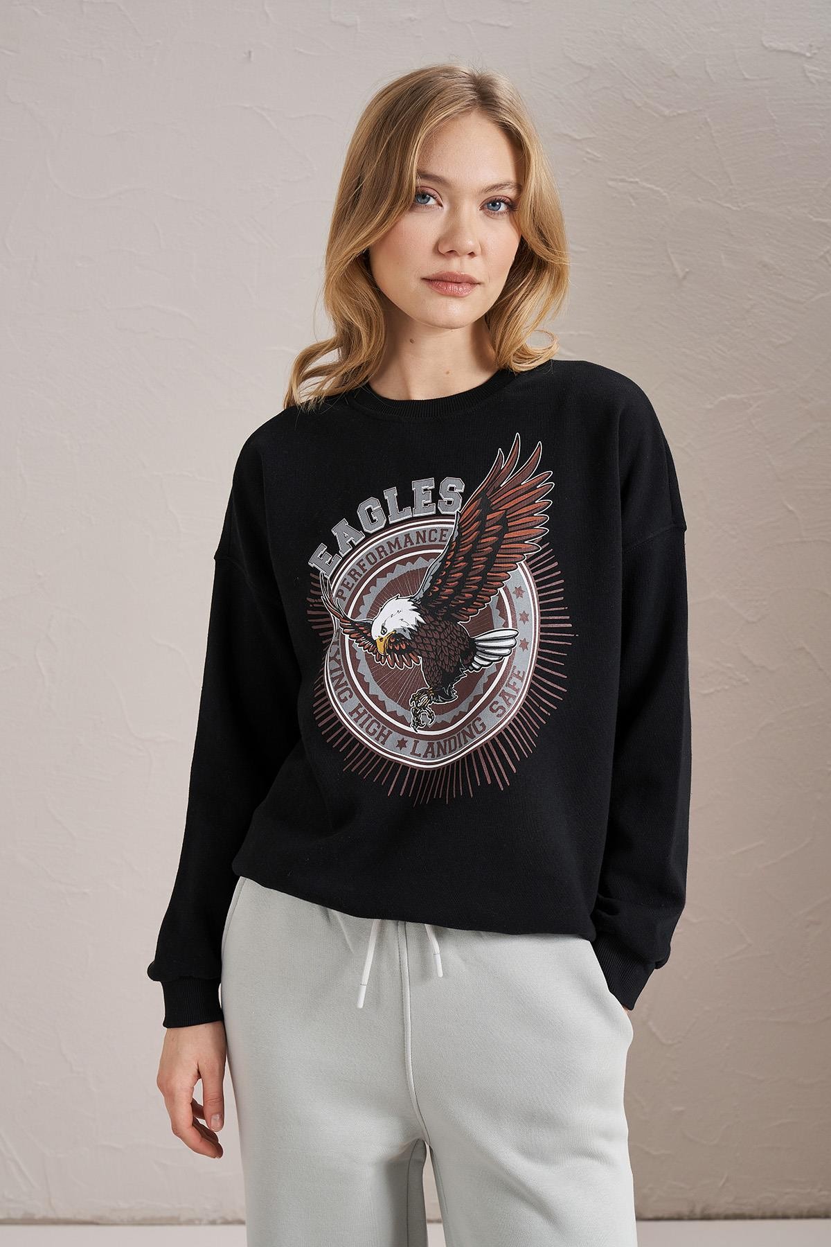 Kadın Bisiklet Yaka Eagles Baskılı Üç İplik Basic Sweatshirt - Siyah