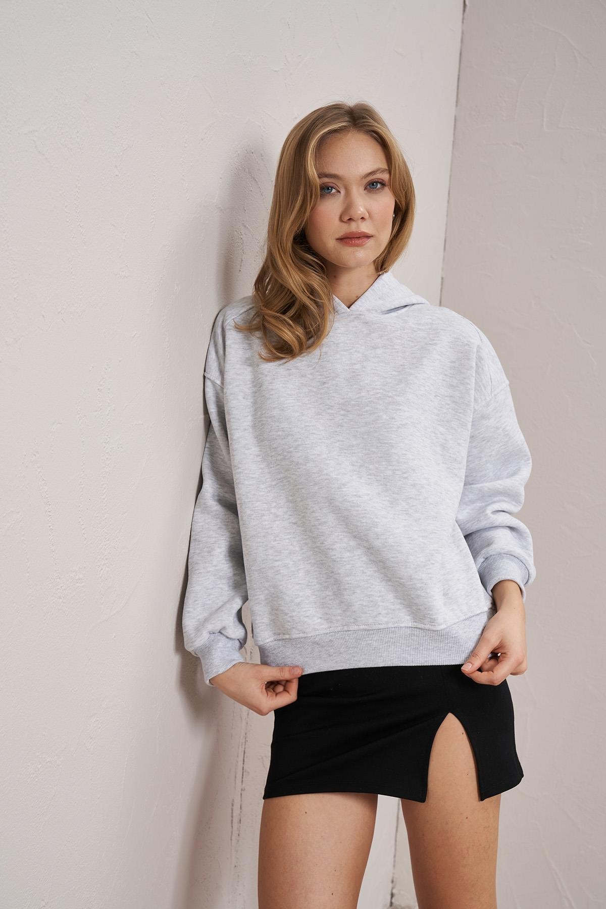 Kadın Kapüşonlu Oversize Basic Sweatshirt