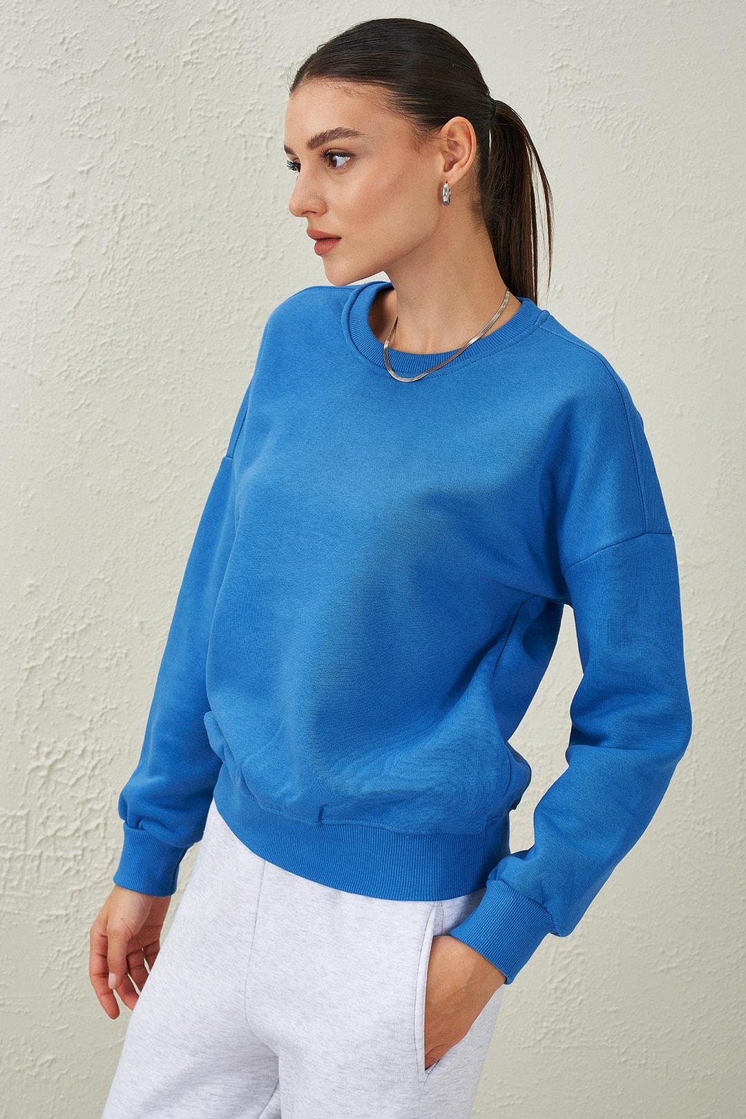 Kadın Bisiklet Yaka Üç İplik Basic Sweatshirt