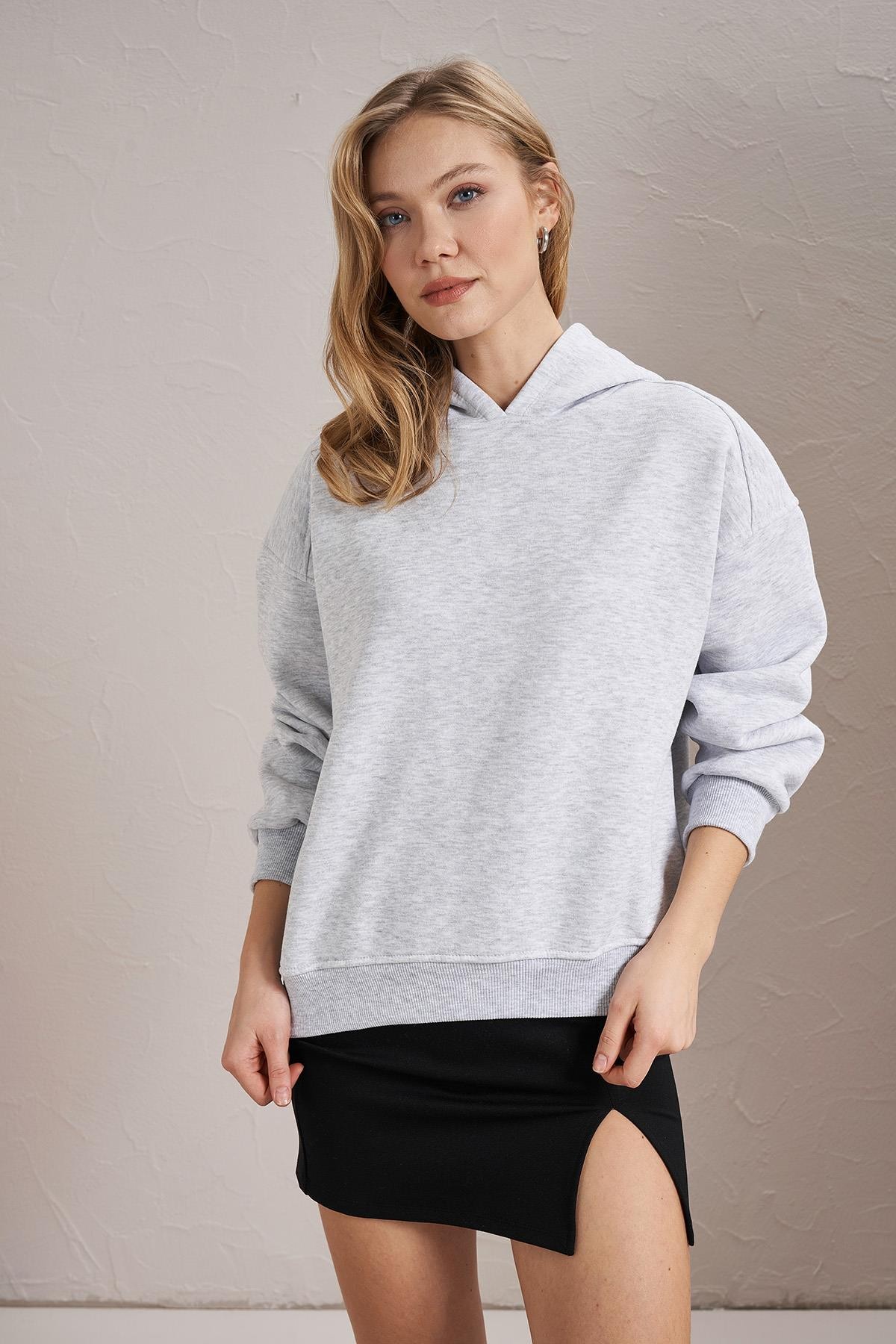 Kadın Kapüşonlu Oversize Basic Sweatshirt