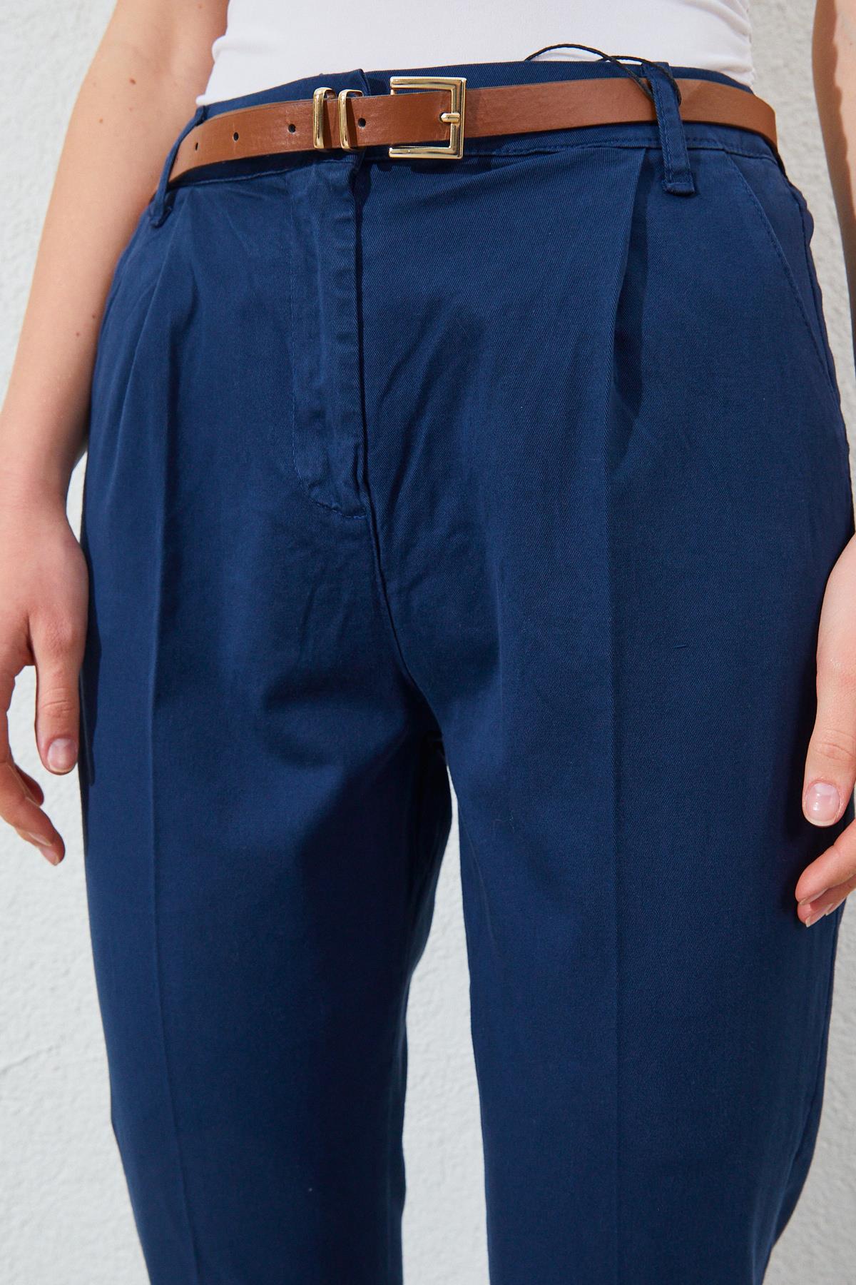 Kadın Yan Cepli  Havuç Paça Deri  Kemerli  Gabardin  Pantolon