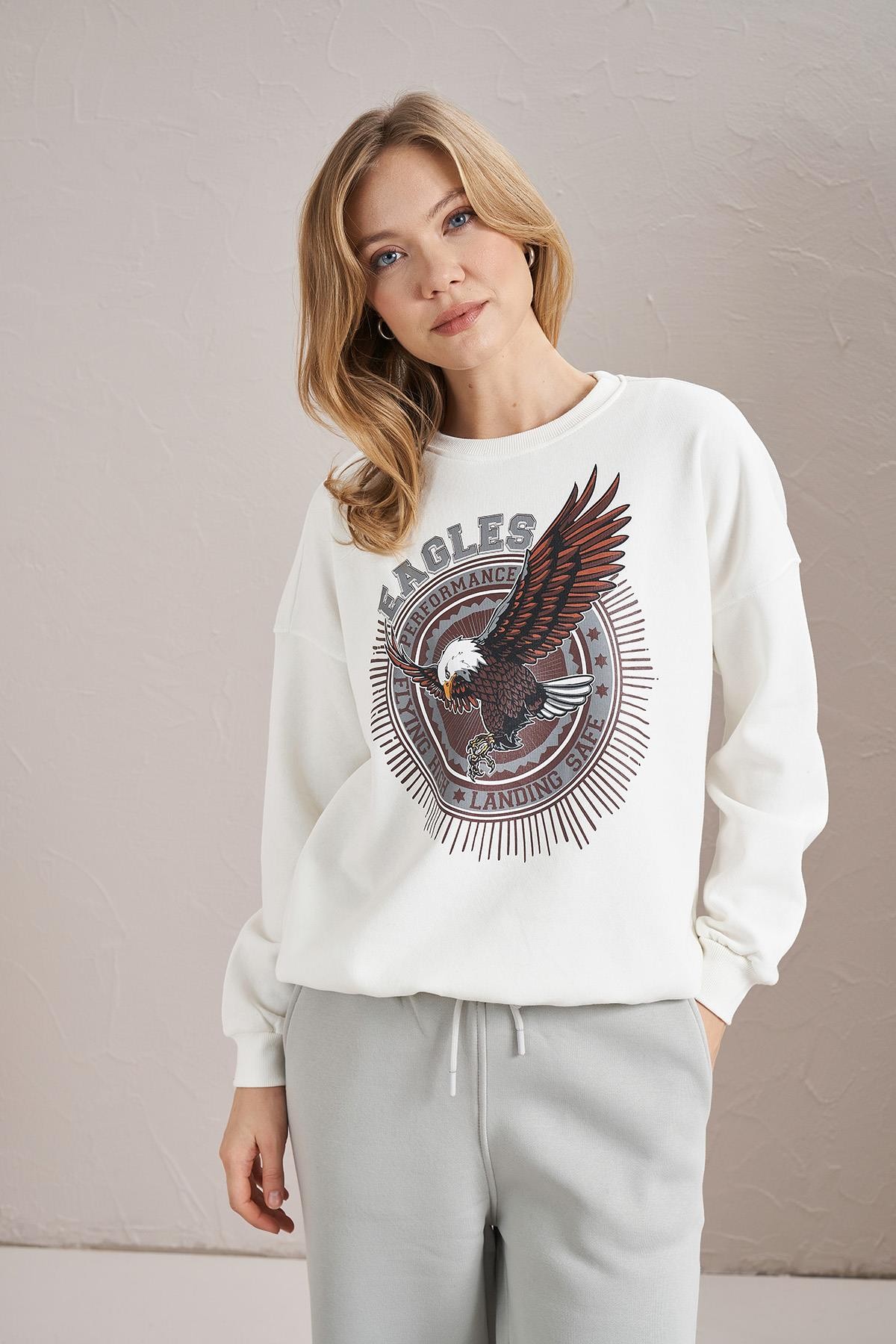 Kadın Bisiklet Yaka Eagles Baskılı Üç İplik Basic Sweatshirt