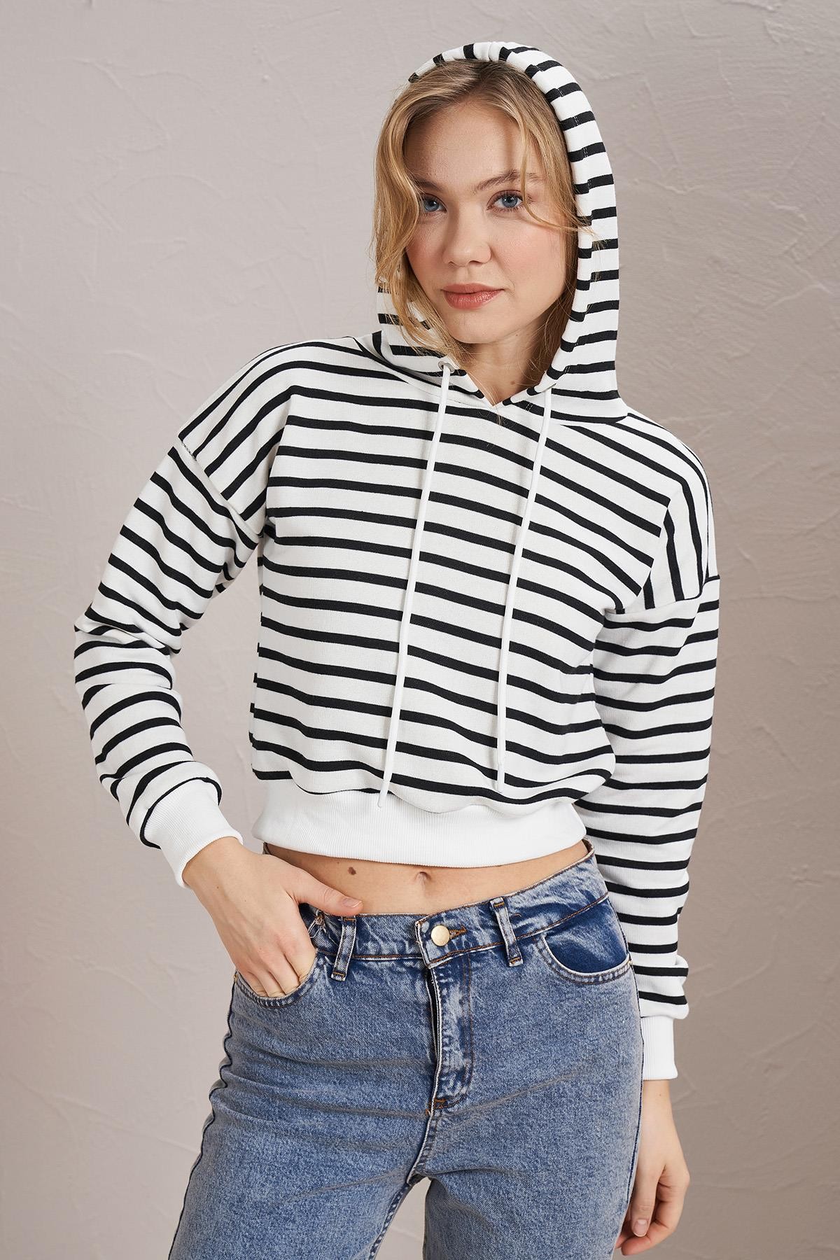 Kadın Çizgili Üç İplik Şardonsuz Kapüşonlu Crop Sweatshirt - Siyah