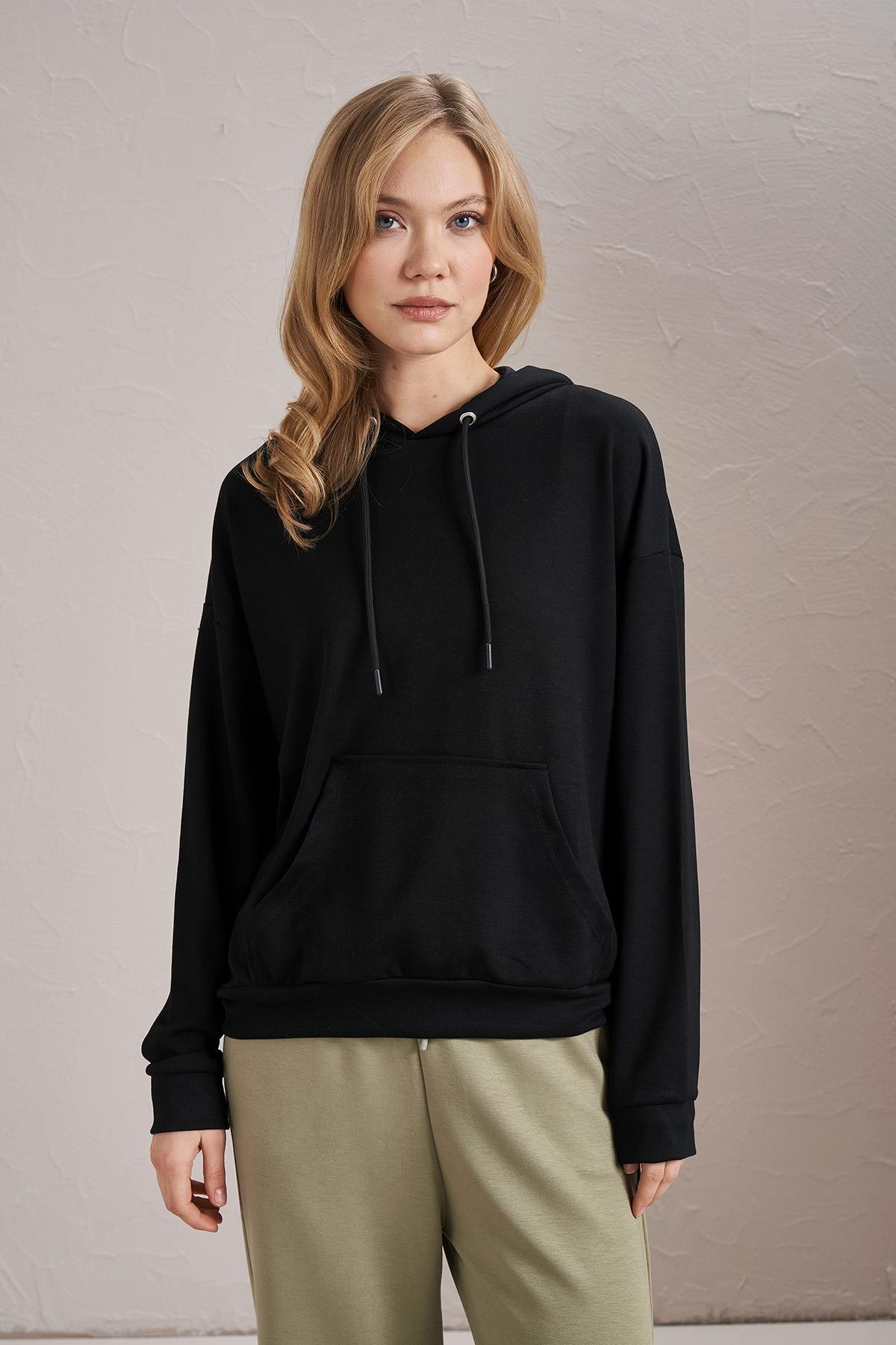 Kadın Modal Kumaş Kapüşonlu Kanguru Cepli Sweatshirt