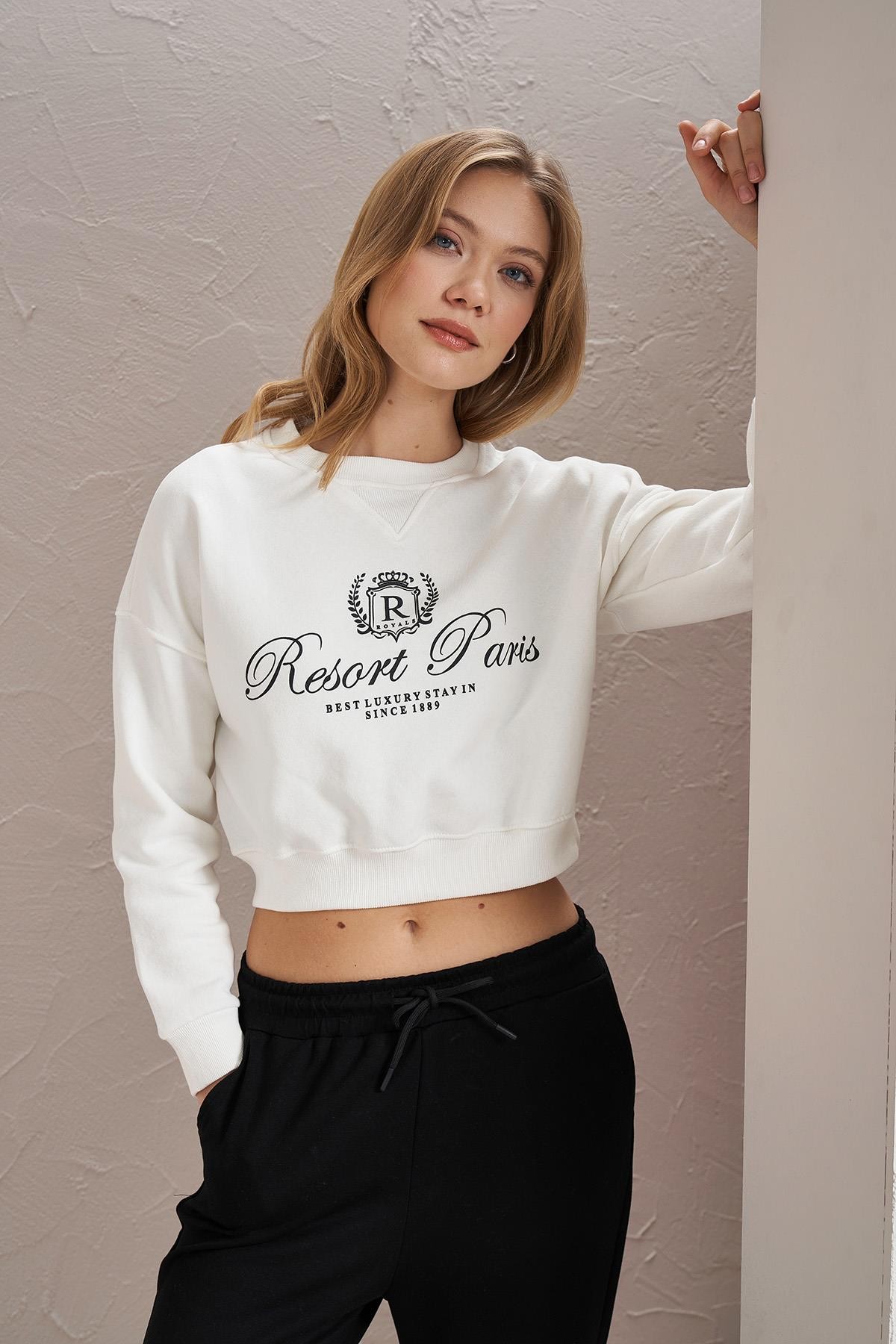 Kadın Resort Paris Baskılı Üç İplik Crop Sweatshirt