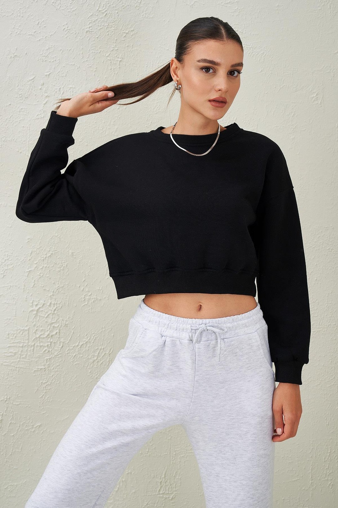 Kadın Bisiklet Yaka Üç İplik Oversize Crop Sweatshirt - Siyah