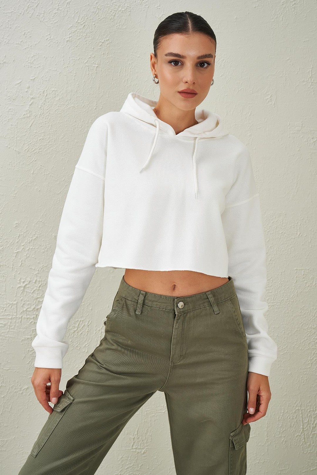 Kadın Kapüşonlu Eteği Pis Dikişli Crop Sweatshirt