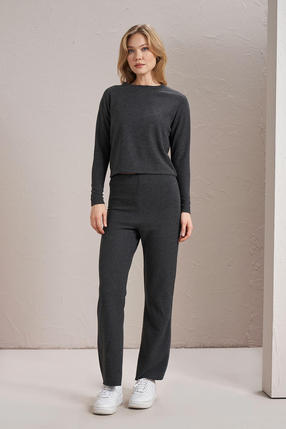 Kadın Bisiklet Yaka Selanik Kumaş Basic Sweatshirt