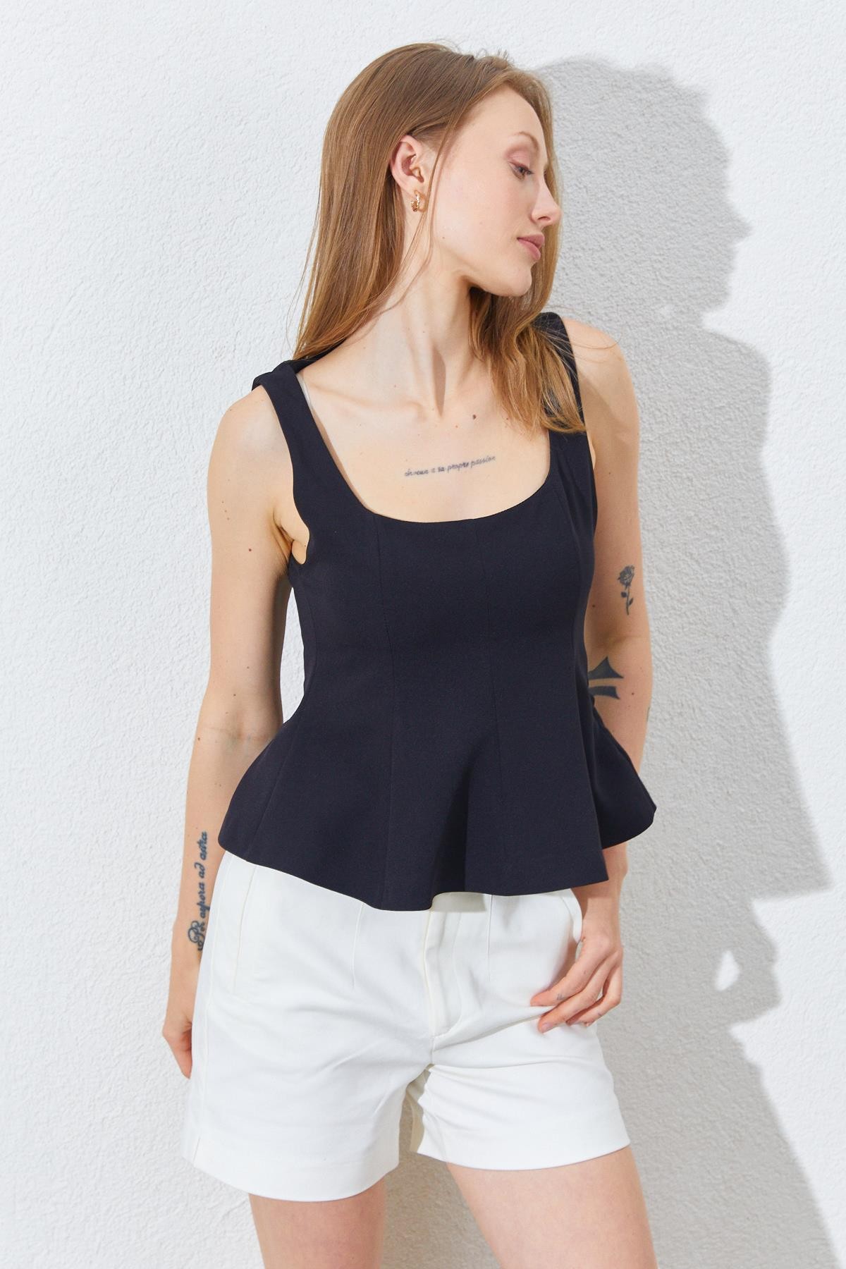 Kadın Kare Yaka Kolsuz Peplum Bluz