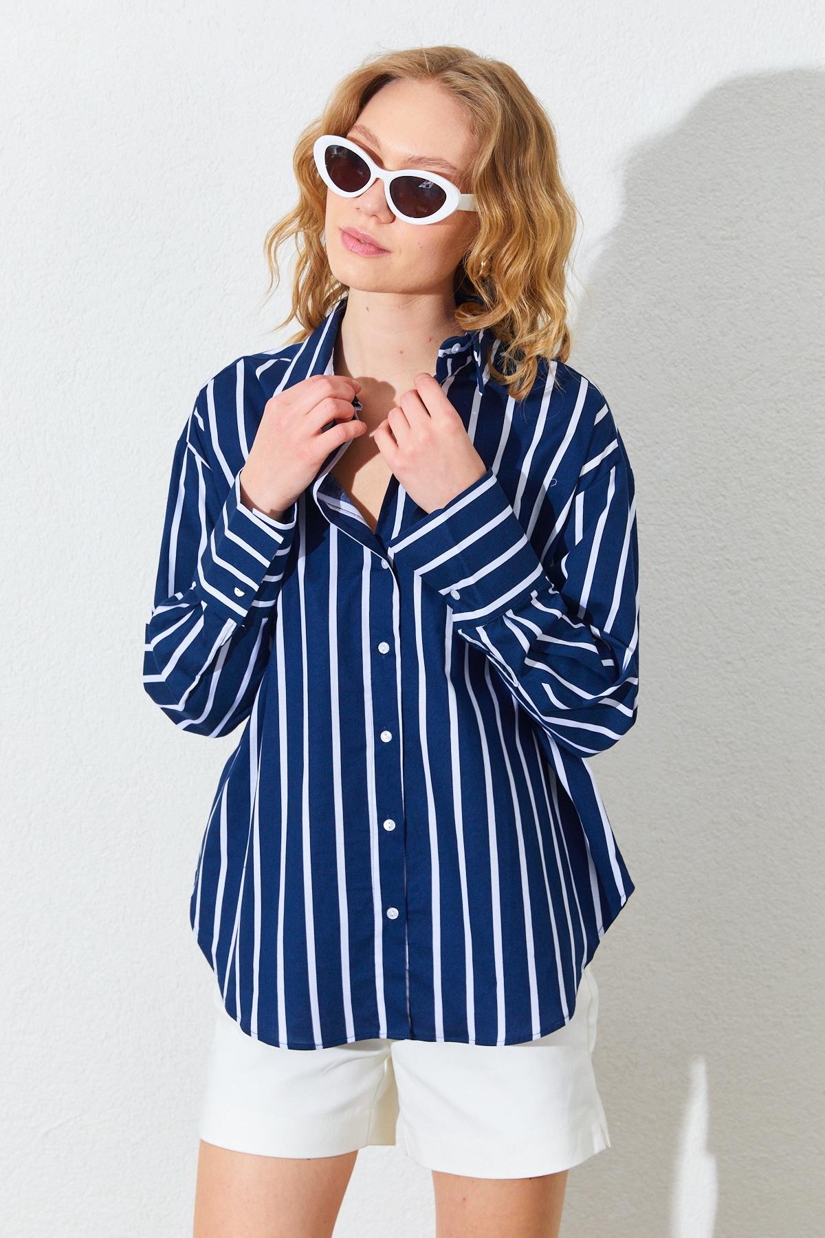 Kadın Kalın Manşetli Oversize Çizgili Poplin Gömlek