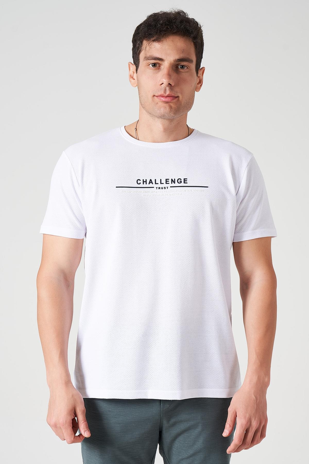 Erkek Bisiklet Yaka Enjeksiyon Baskı Challenge Yazılı Tişört - Beyaz