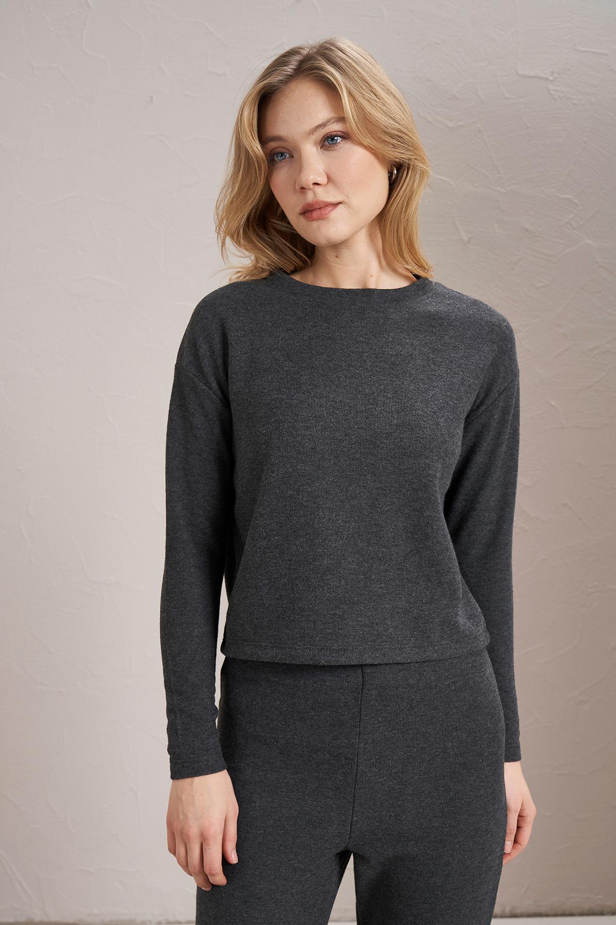 Kadın Bisiklet Yaka Selanik Kumaş Basic Sweatshirt