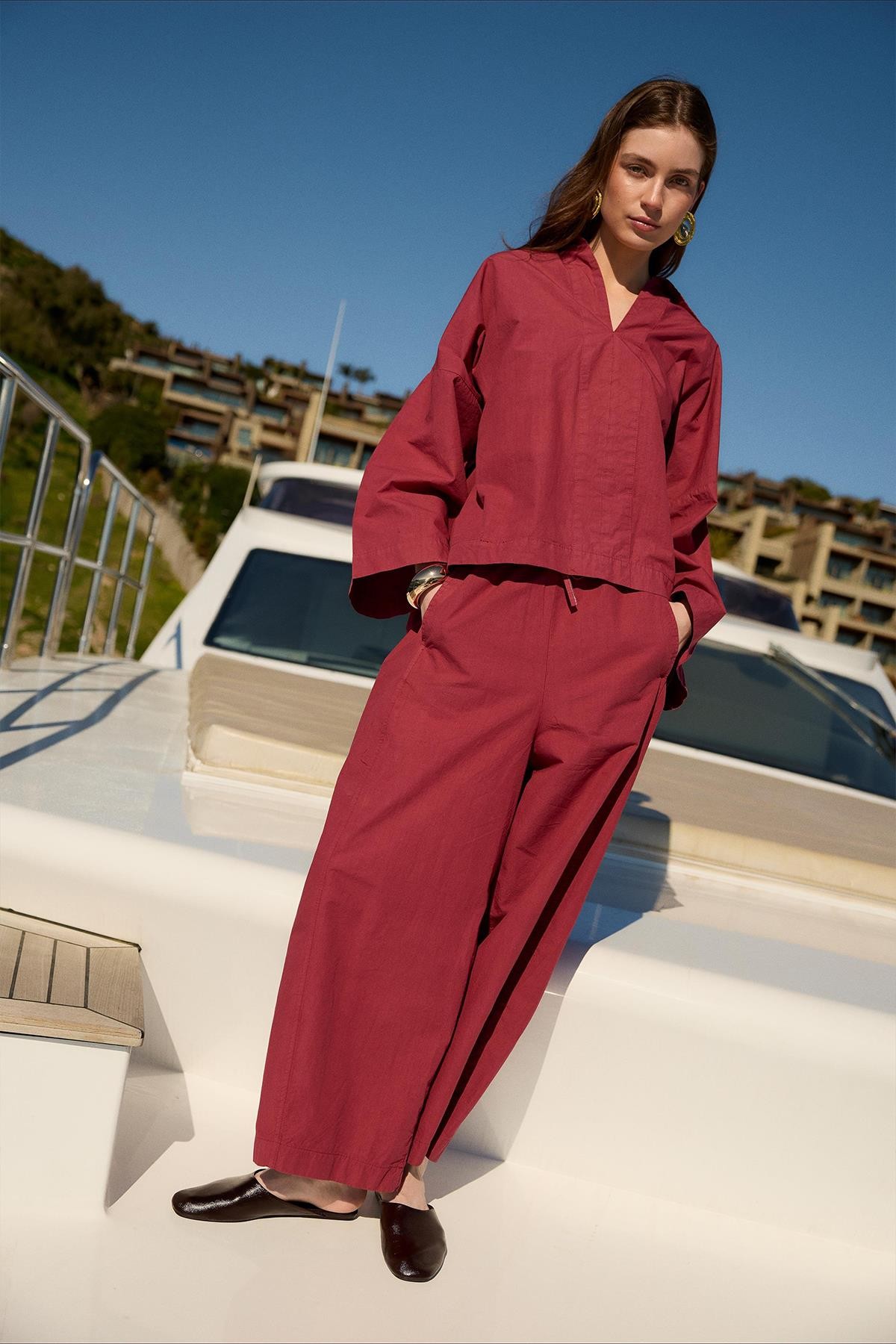 Kadın Bol Kollu Oversize Gömlek Beli Büzgülü Bol Paça Pantolon Takım - Bordo