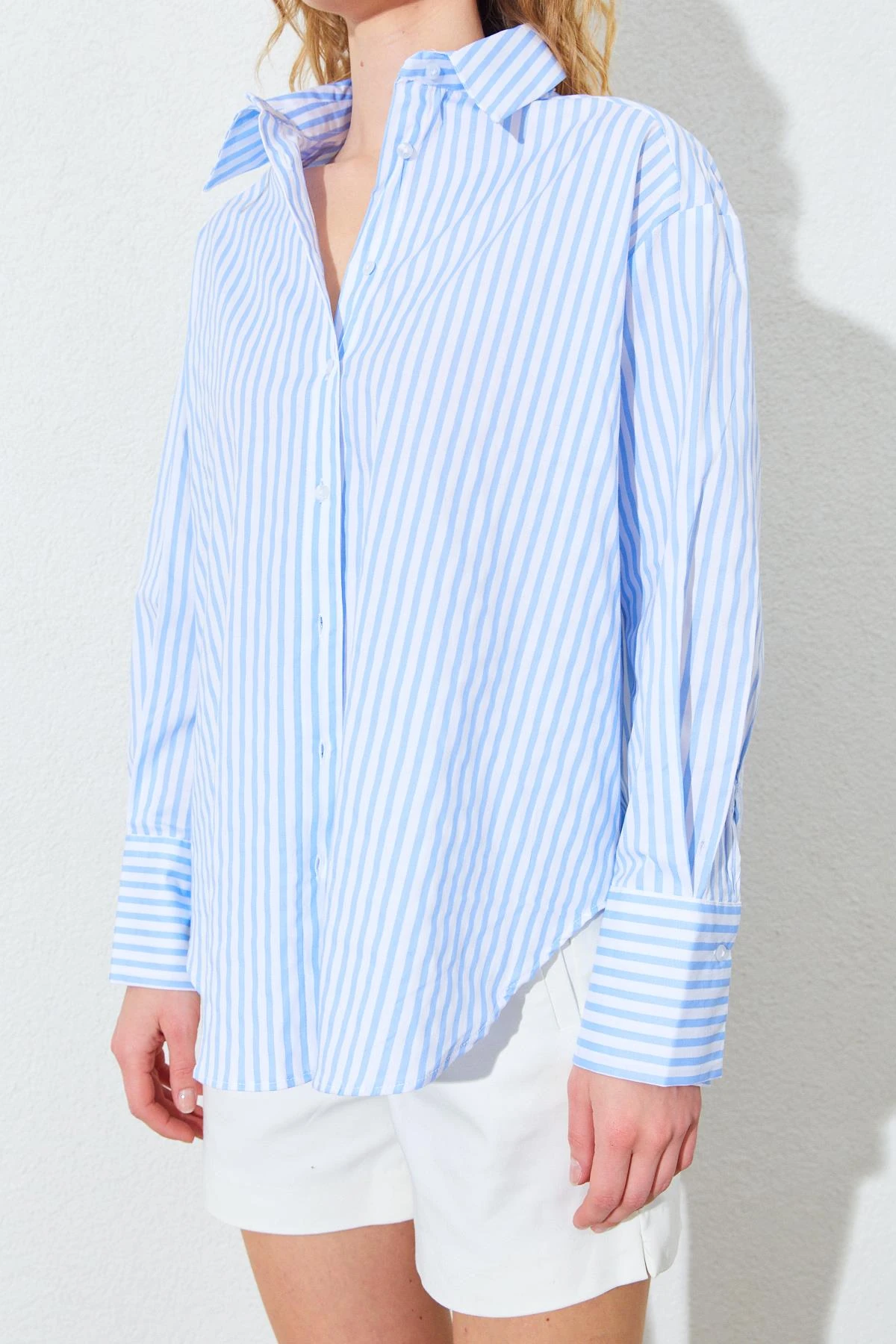 Kadın Kalın Manşetli Oversize Çizgili Poplin Gömlek