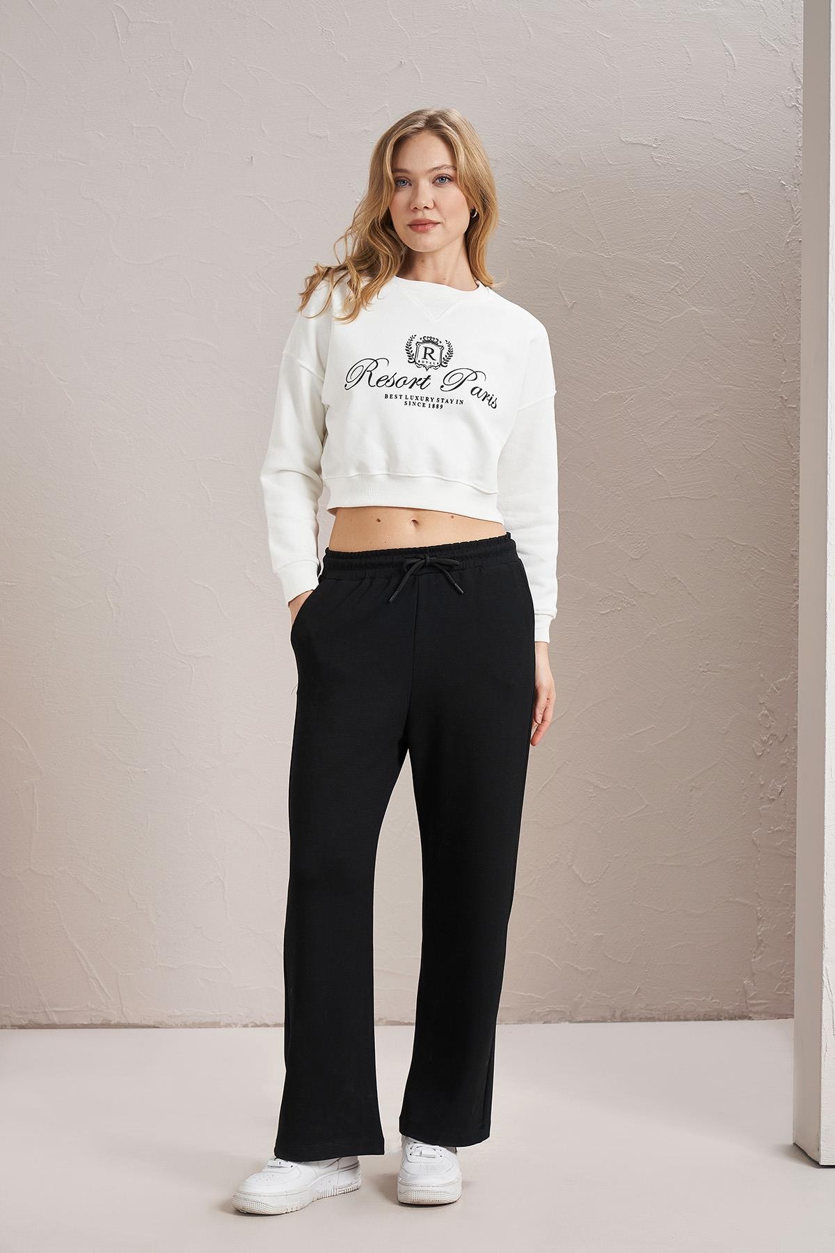 Kadın Resort Paris Baskılı Üç İplik Crop Sweatshirt