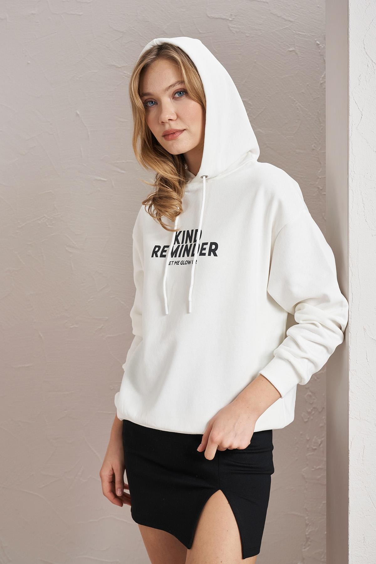 Kadın Kind Reminder Baskılı Üç İplik Kanguru Cepli Sweatshirt