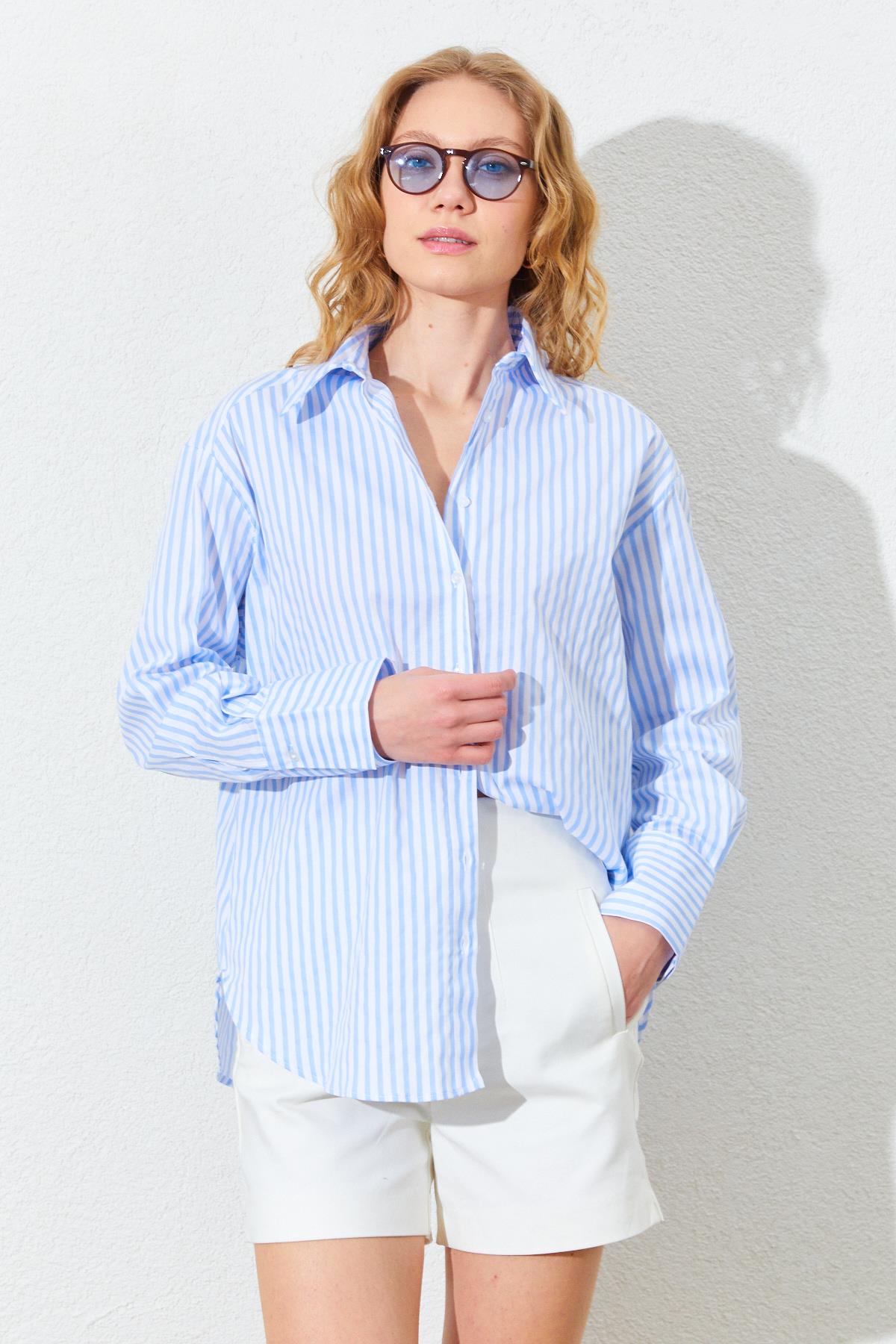 Kadın Kalın Manşetli Oversize Çizgili Poplin Gömlek