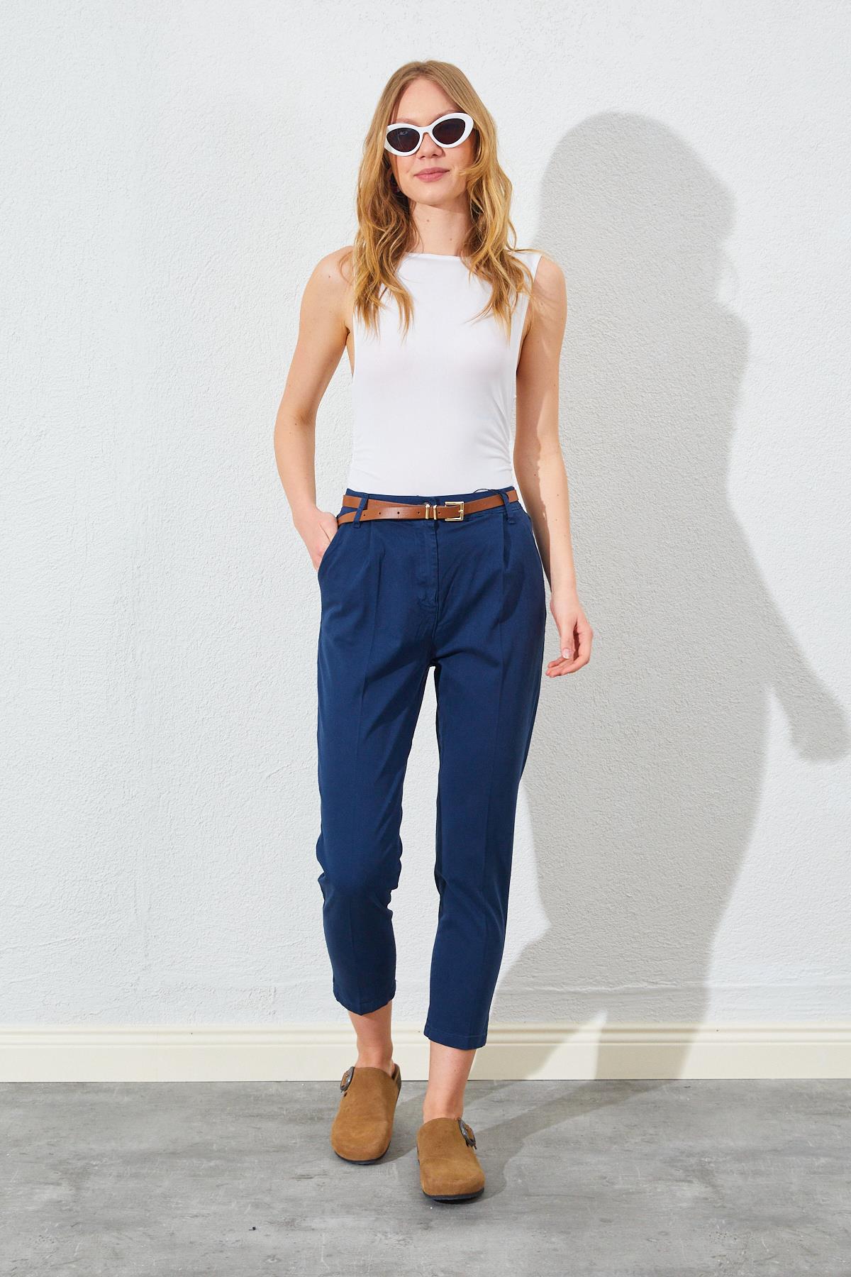 Kadın Yan Cepli  Havuç Paça Deri  Kemerli  Gabardin  Pantolon