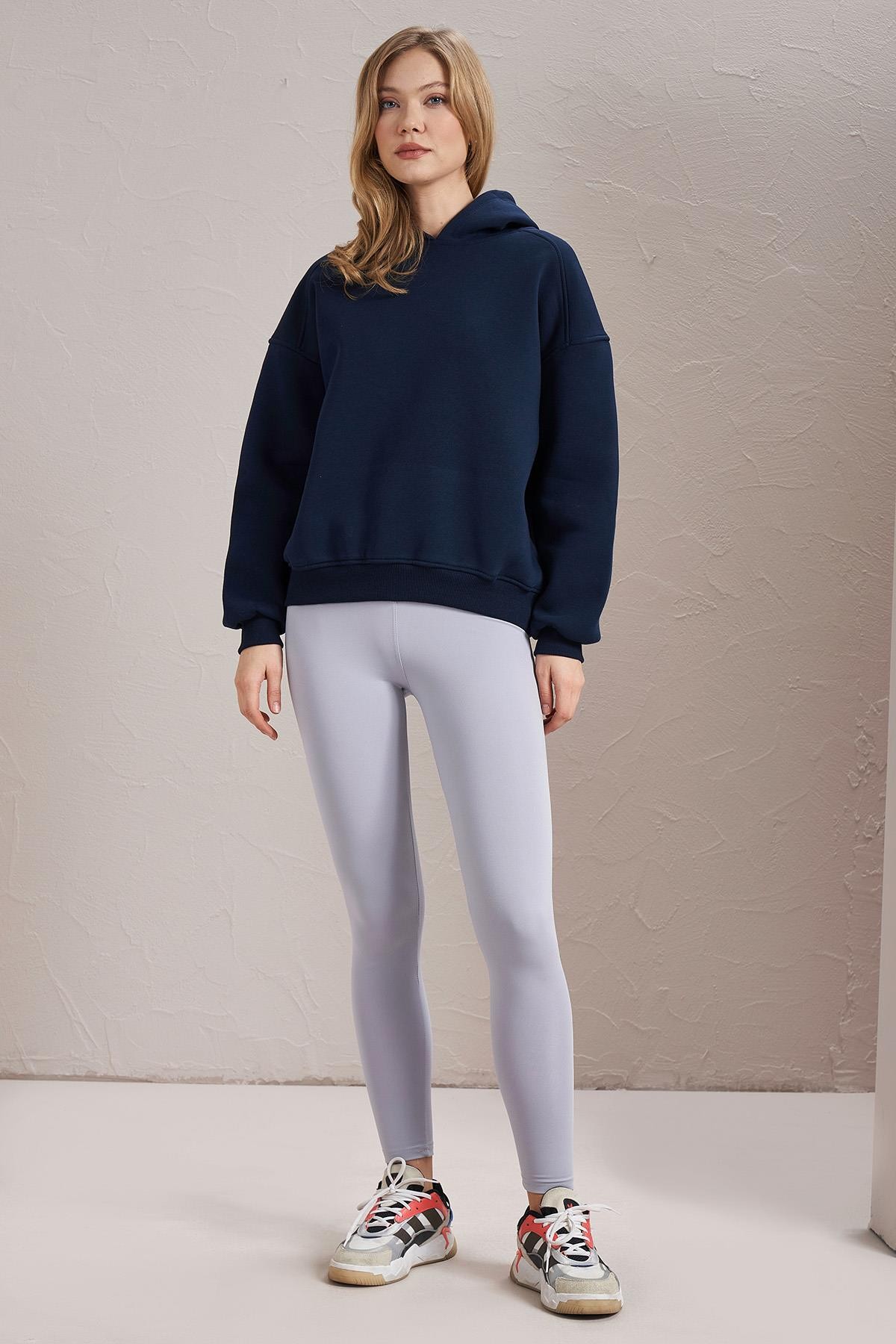 Kadın Kapüşonlu Oversize Basic Sweatshirt