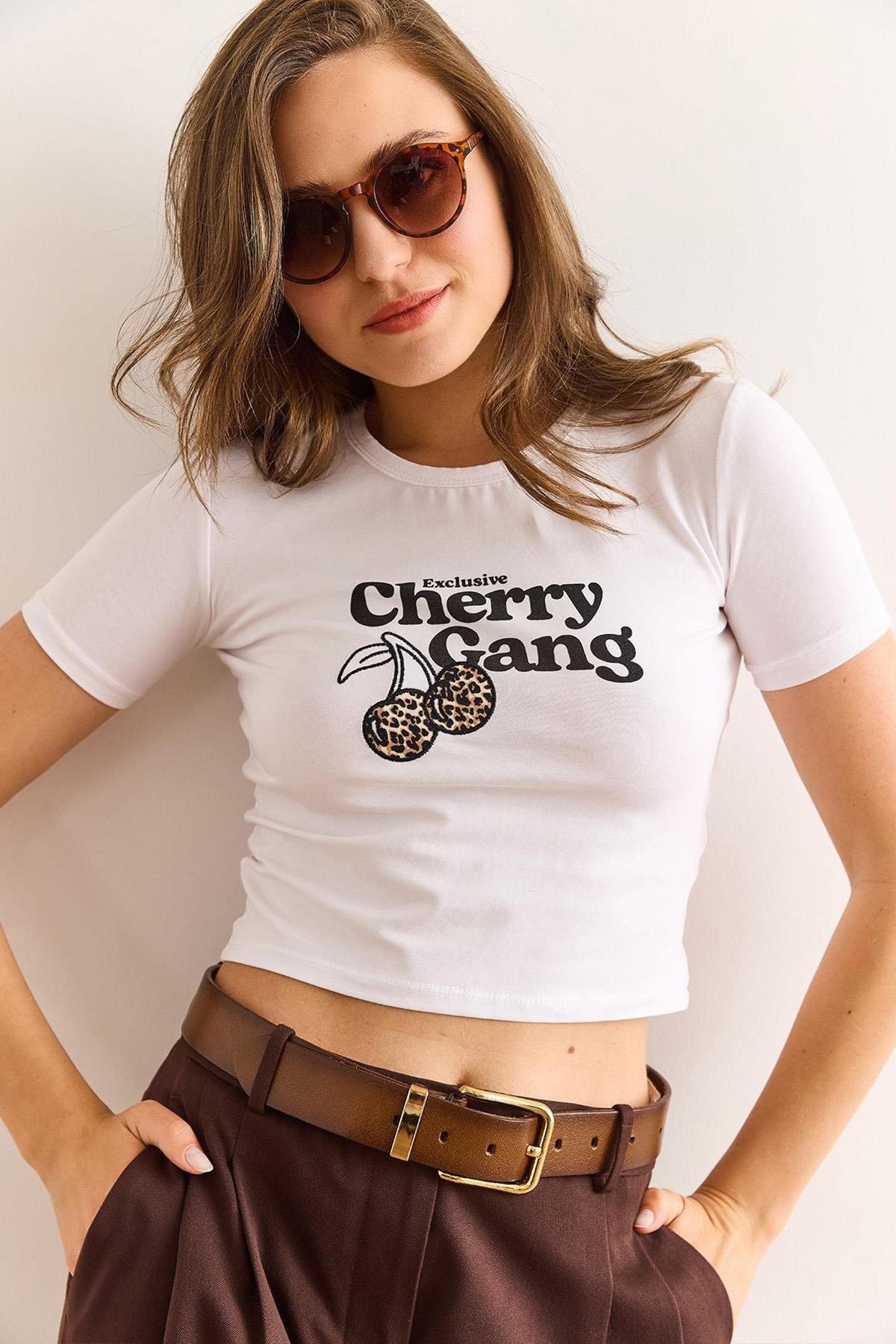 Kadın Bisiklet Yaka Cherry Gang Baskılı Full Licralı Ribana Tişört
