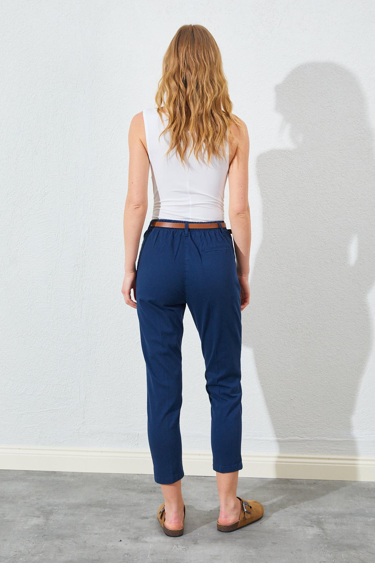 Kadın Yan Cepli  Havuç Paça Deri  Kemerli  Gabardin  Pantolon