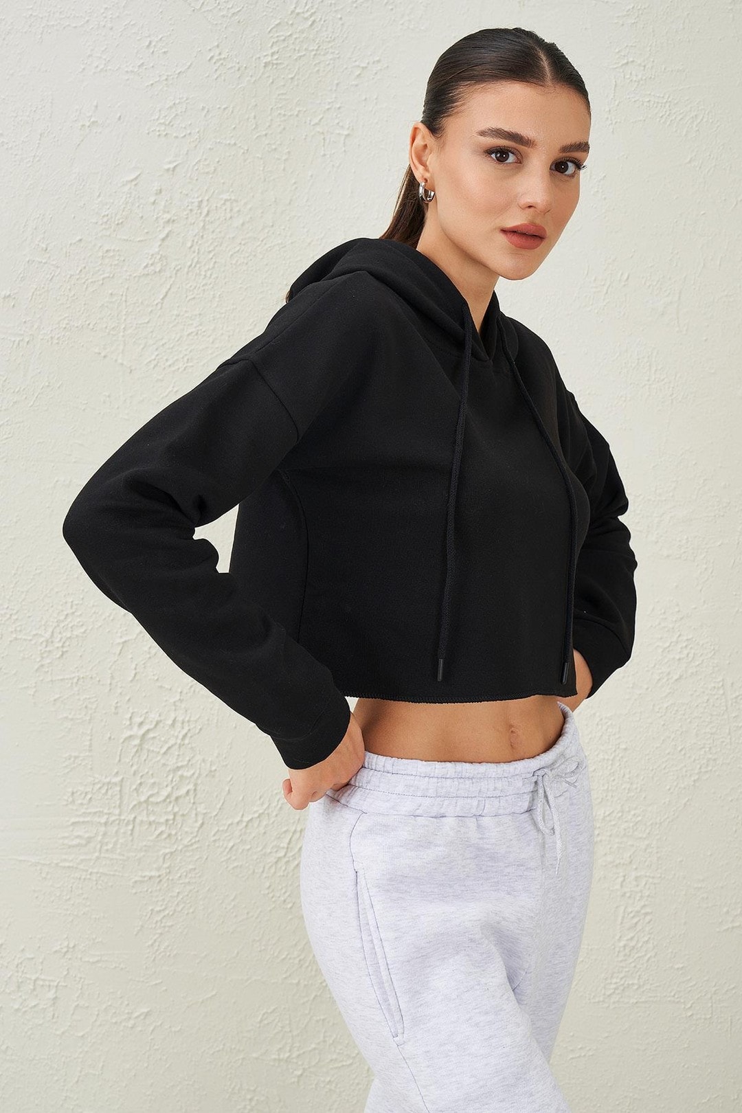 Kadın Kapüşonlu Eteği Pis Dikişli Crop Sweatshirt