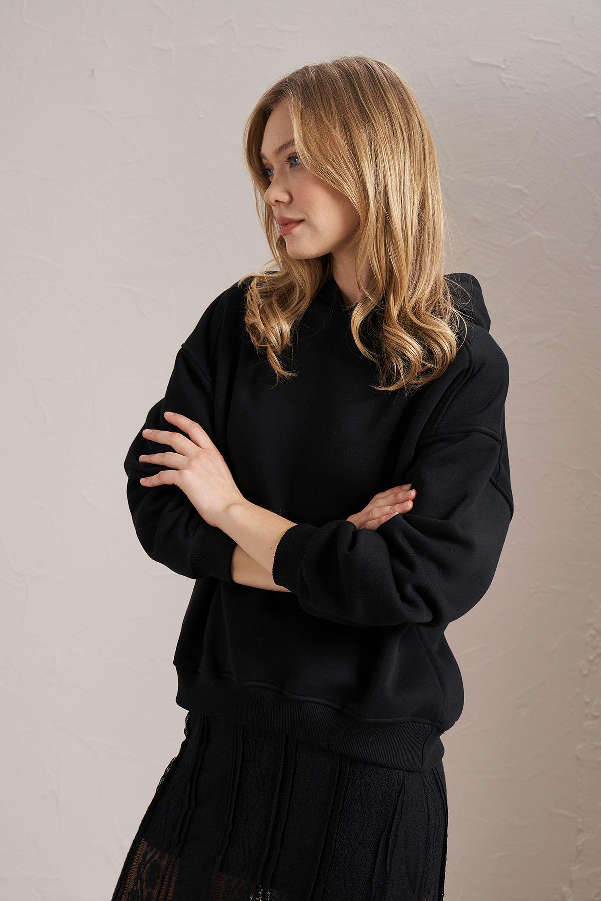 Kadın Kapüşonlu Oversize Basic Sweatshirt