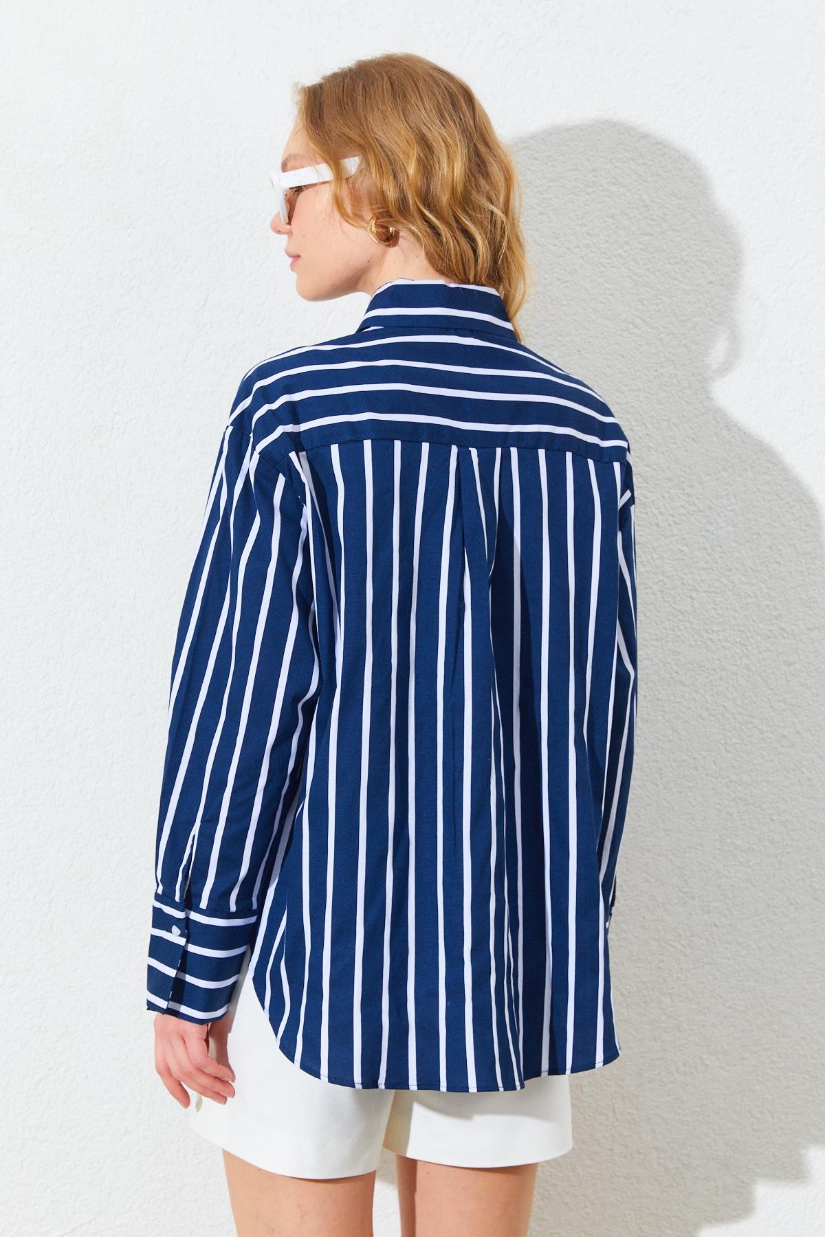 Kadın Kalın Manşetli Oversize Çizgili Poplin Gömlek