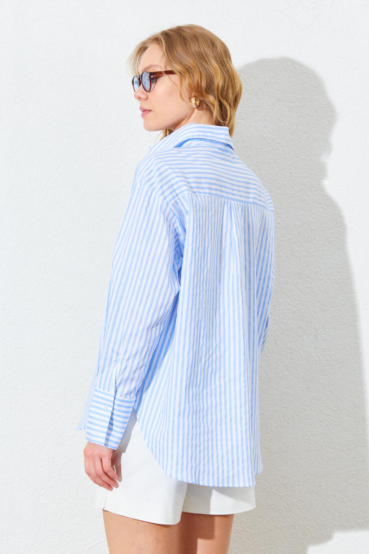 Kadın Kalın Manşetli Oversize Çizgili Poplin Gömlek