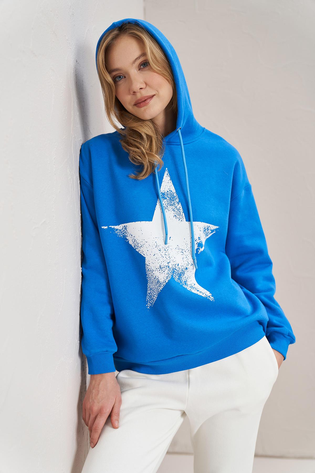 Kadın Yıldız Baskılı Cepsiz Üç İplik Kapüşonlu Sweatshirt