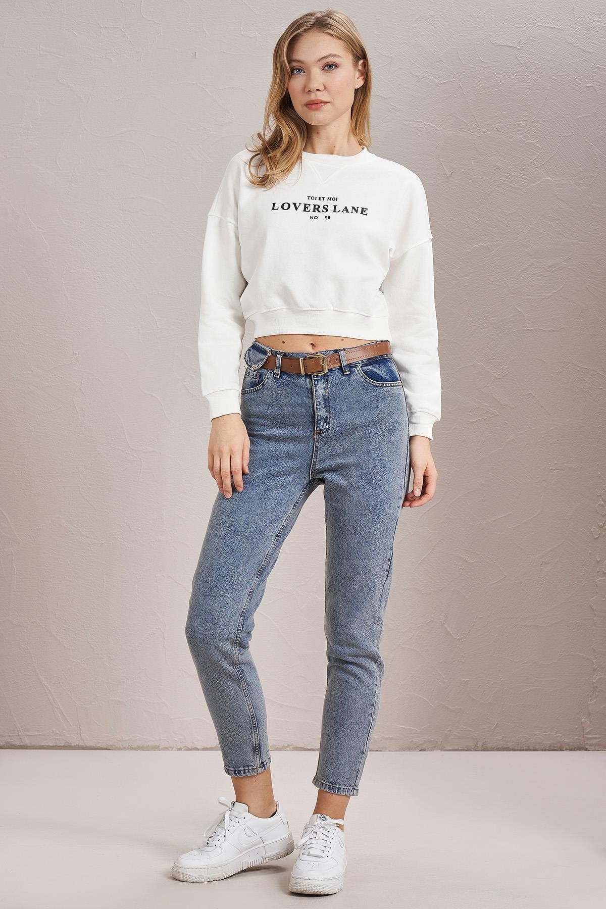 Kadın Bisiklet Yaka Lovers Lane Baskılı Üç İplik Crop Sweatshirt