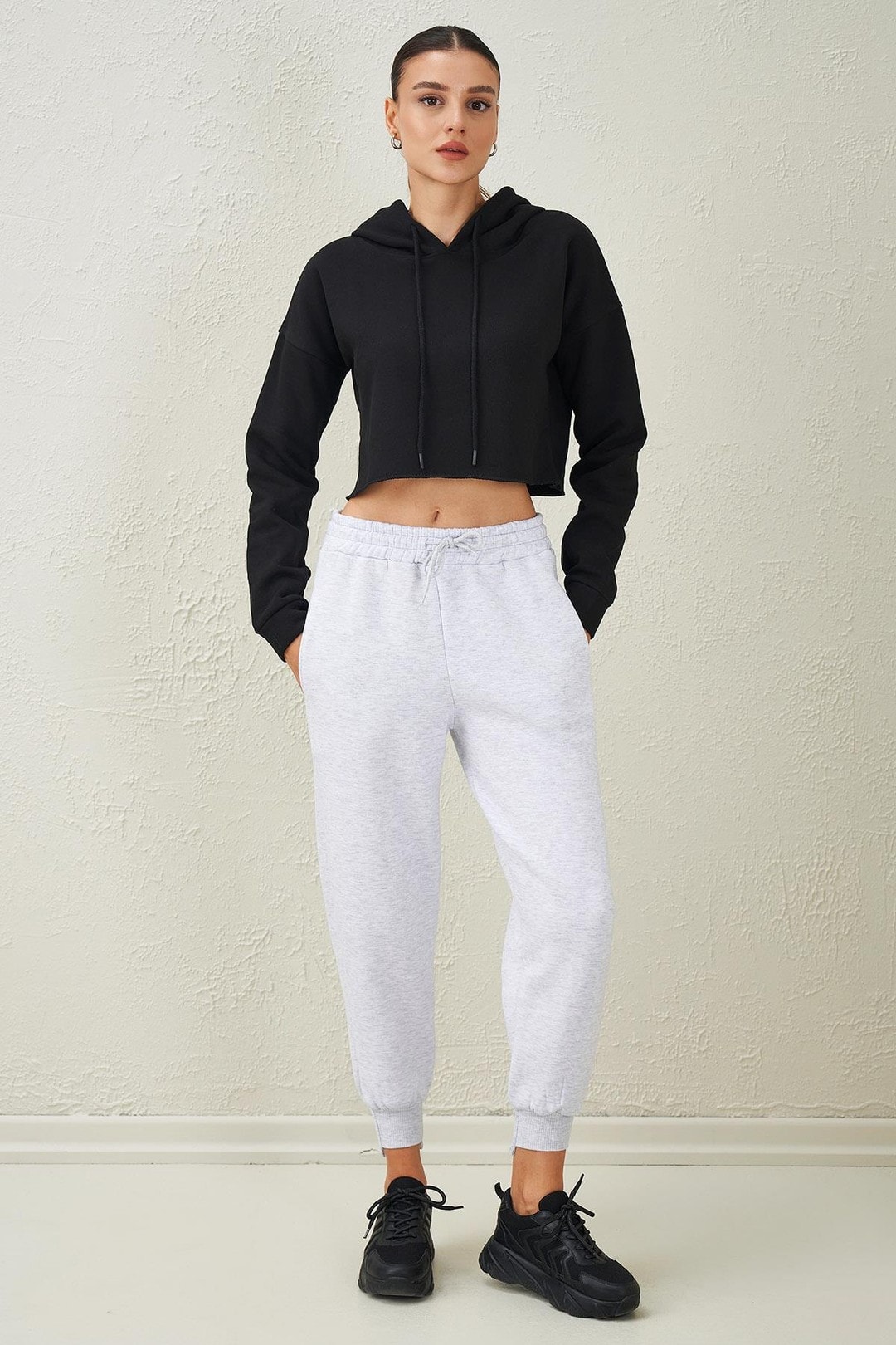 Kadın Kapüşonlu Eteği Pis Dikişli Crop Sweatshirt