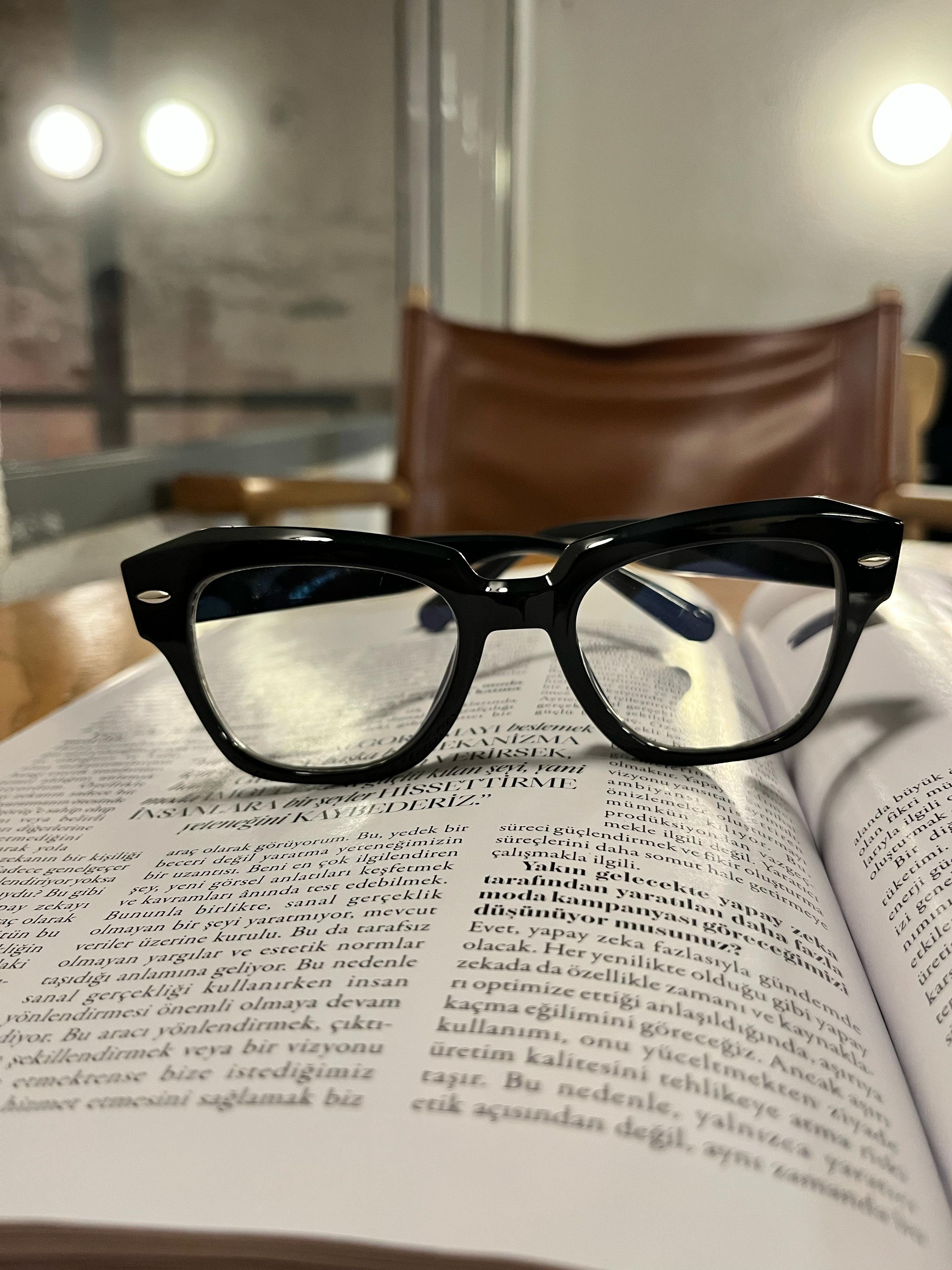 Oriana Siyah Çerçeveli Yeni Sezon Vintage Cat-Eye Blue Block Optik Gözlük
