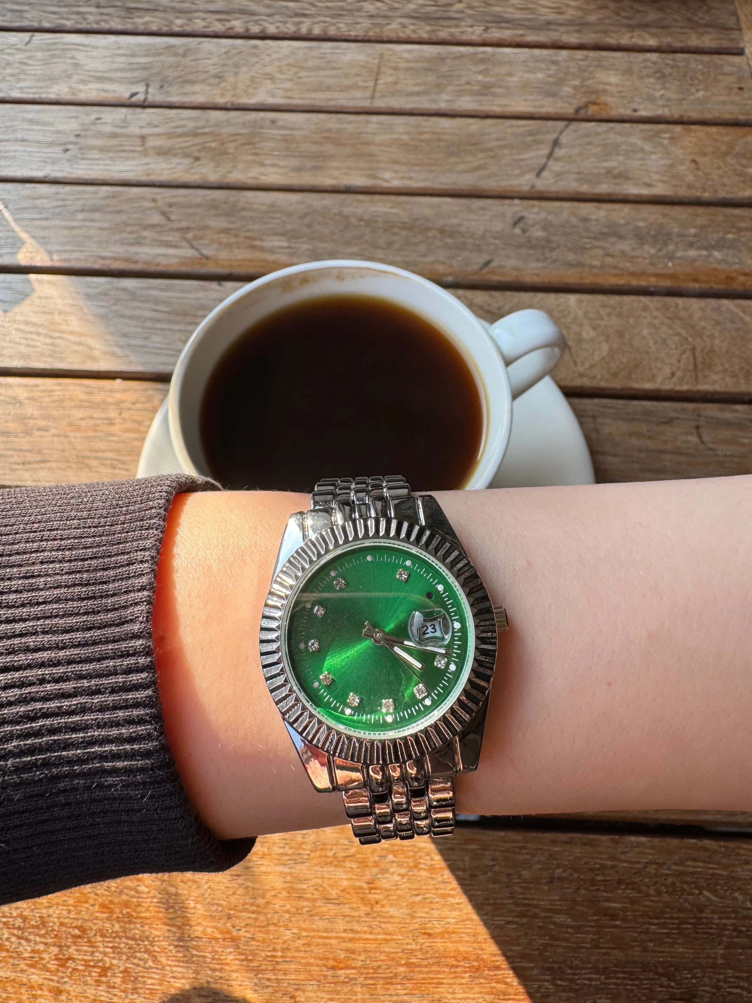 Tomris Emerald Metal Kordon Yuvarlak Kasa Yeni Sezon Kadın Kol Saati Gümüş (Zümrüt Yeşili Kadran)