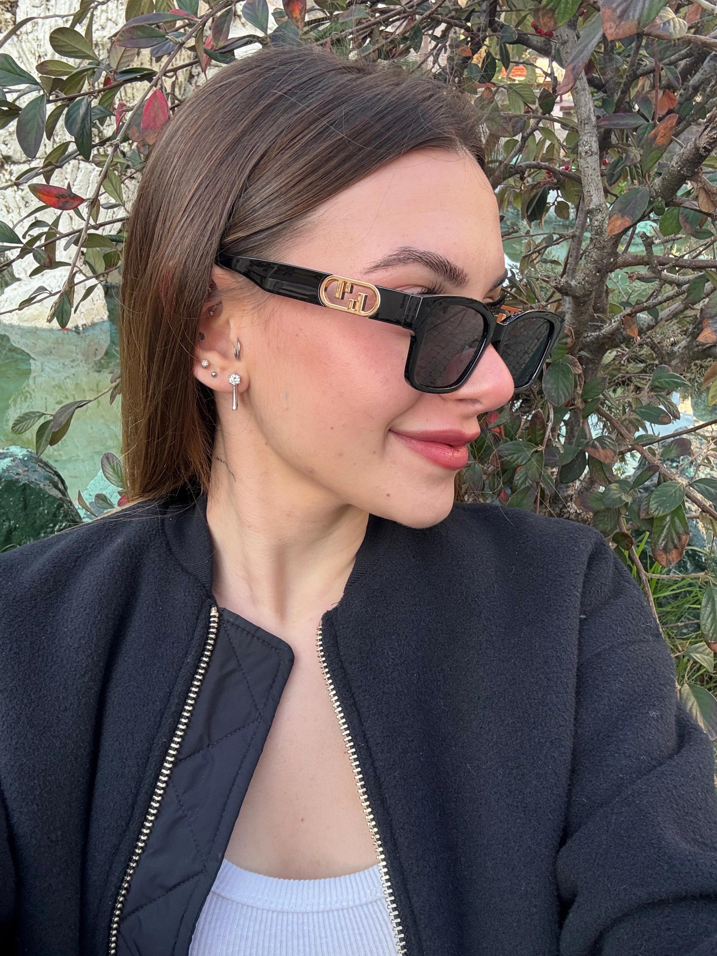 Livia Gold Detaylı Yeni Sezon Siyah Dikdörtgen Güneş Gözlüğü