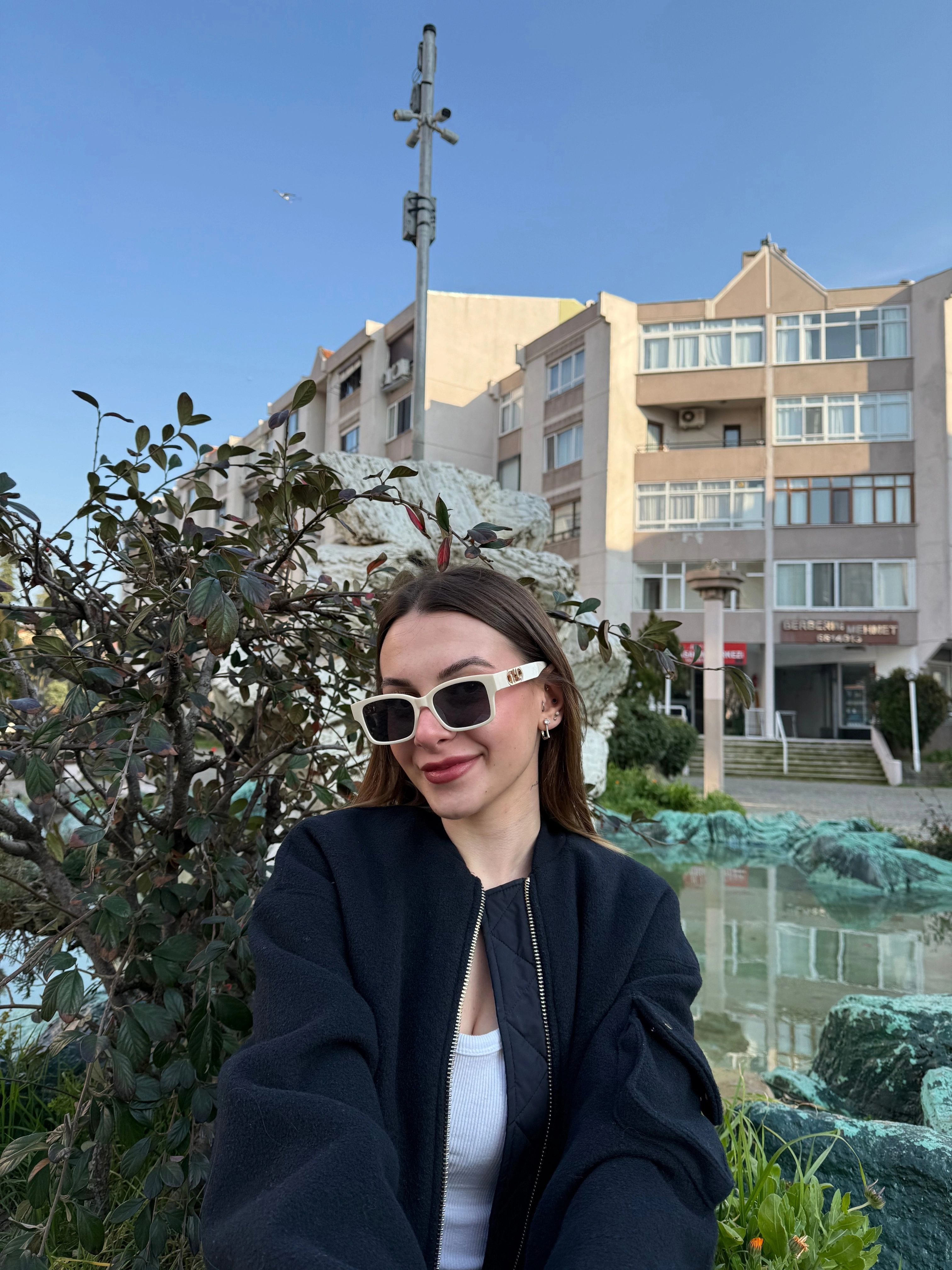 Livia Gold Detaylı Yeni Sezon Krem Dikdörtgen Güneş Gözlüğü