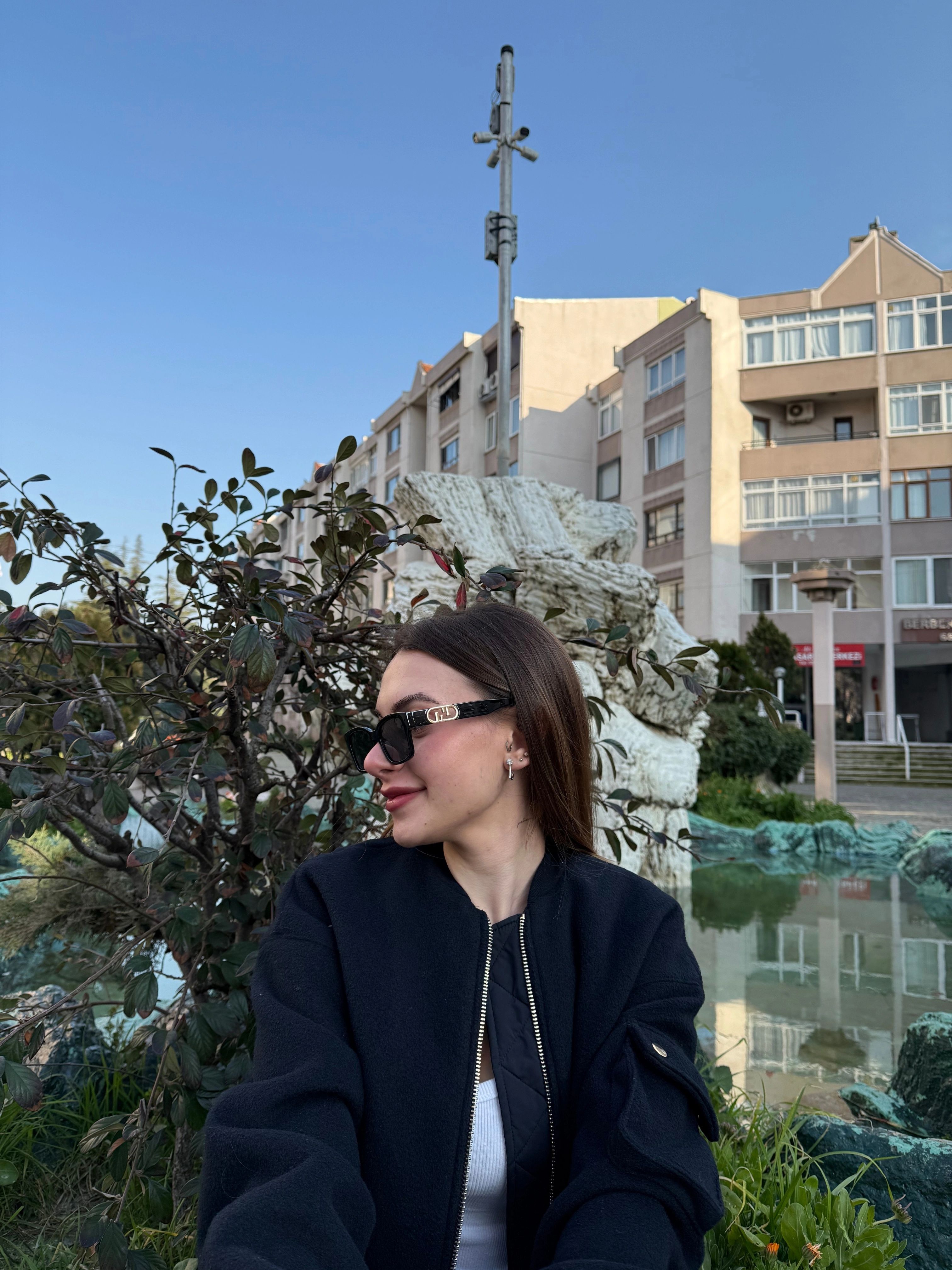Livia Gold Detaylı Yeni Sezon Siyah Dikdörtgen Güneş Gözlüğü