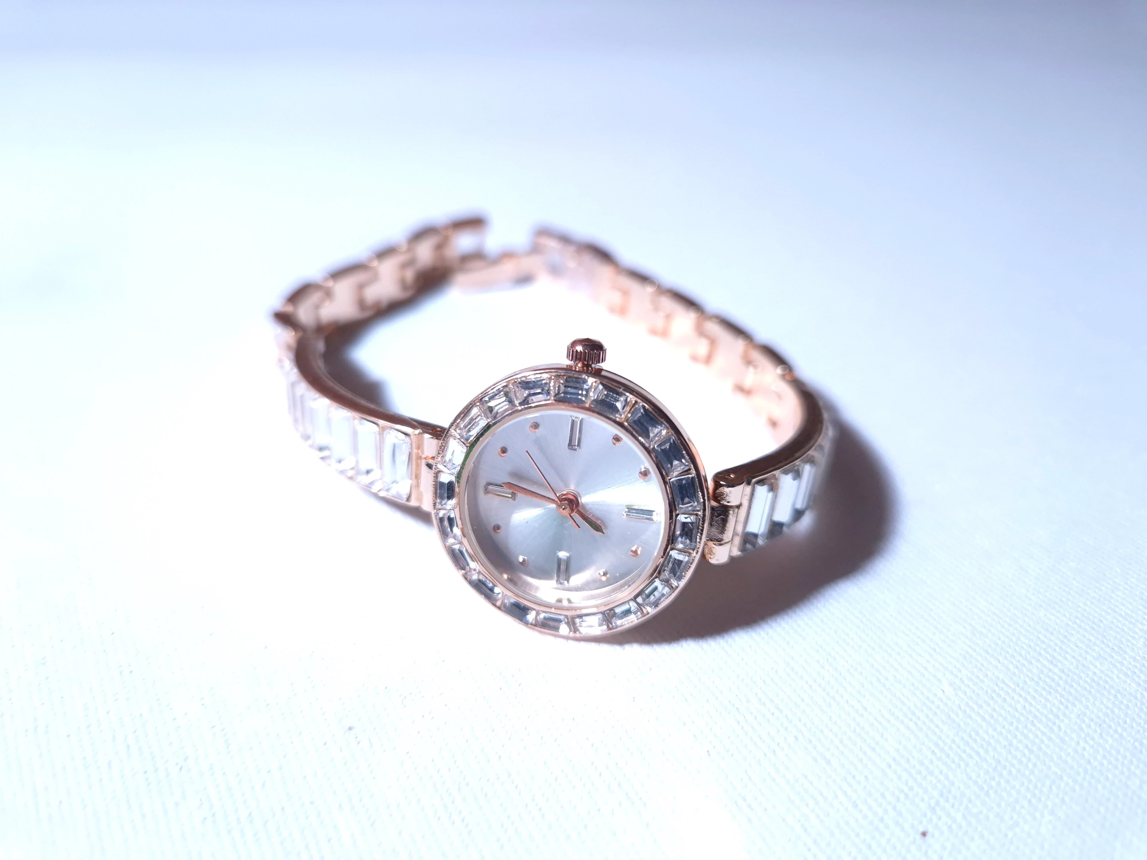 Selis Livia Taşlı Metal Kordon Yuvarlak Kasa Yeni Sezon Kadın Kol Saati Rose Gold (Açık Mavi Kadran)