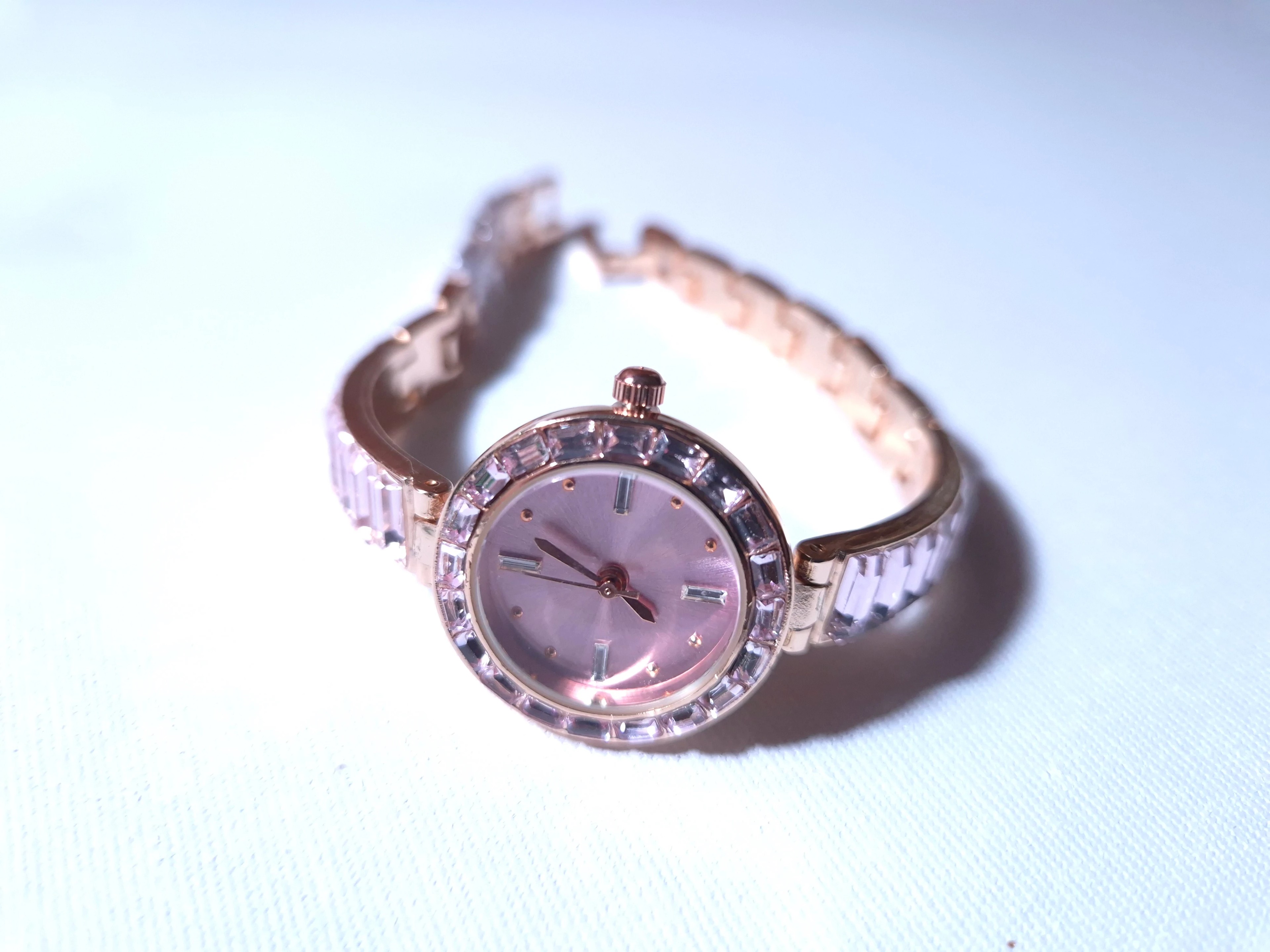 Selis Bella Taşlı Metal Kordon Yuvarlak Kasa Yeni Sezon Kadın Kol Saati Rose Gold (Parlak Pembe Kadran)