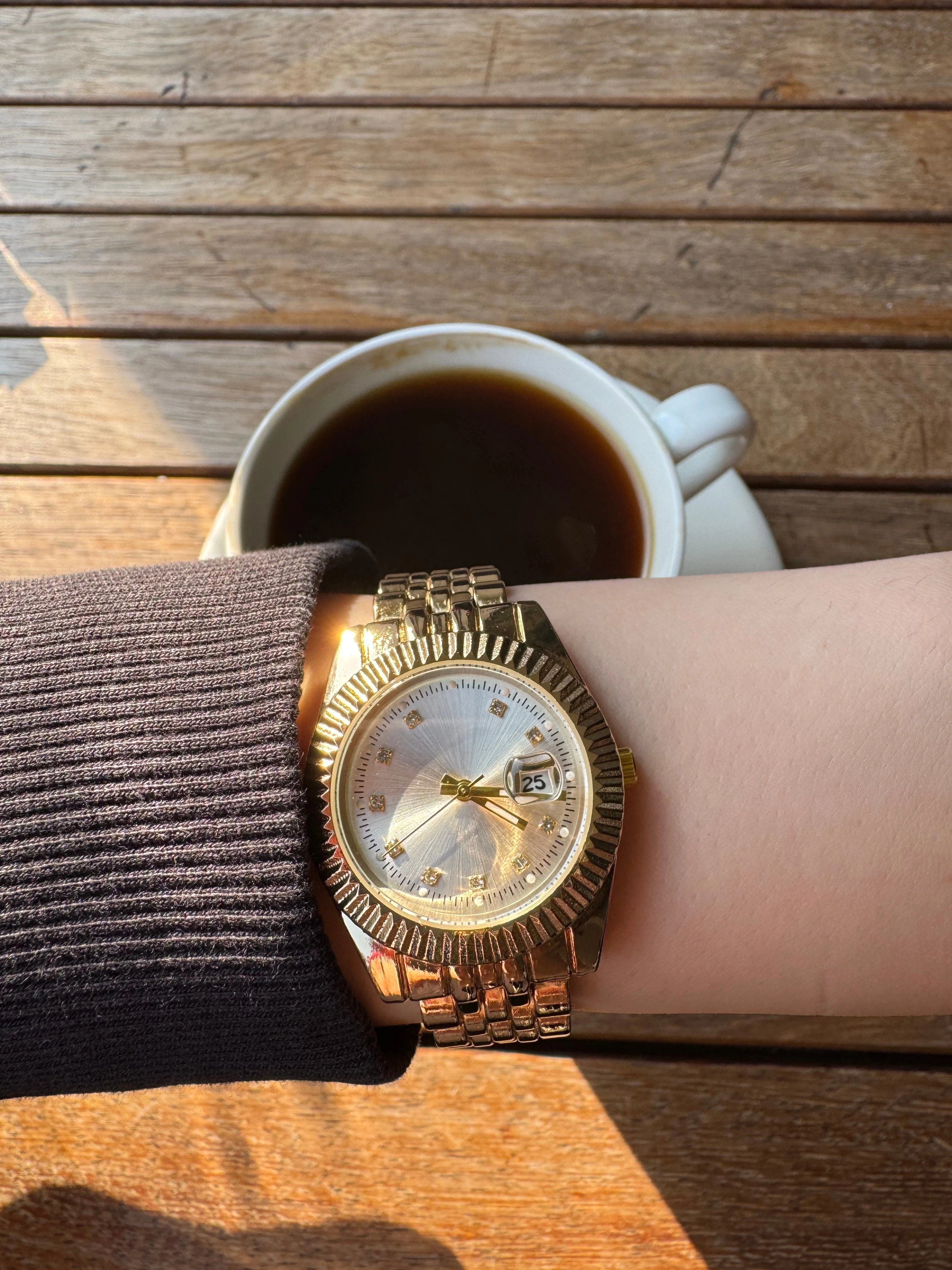 Tomris Royal Metal Kordon Yuvarlak Kasa Yeni Sezon Kadın Kol Saati Gold (Parlak Gümüş Kadran)