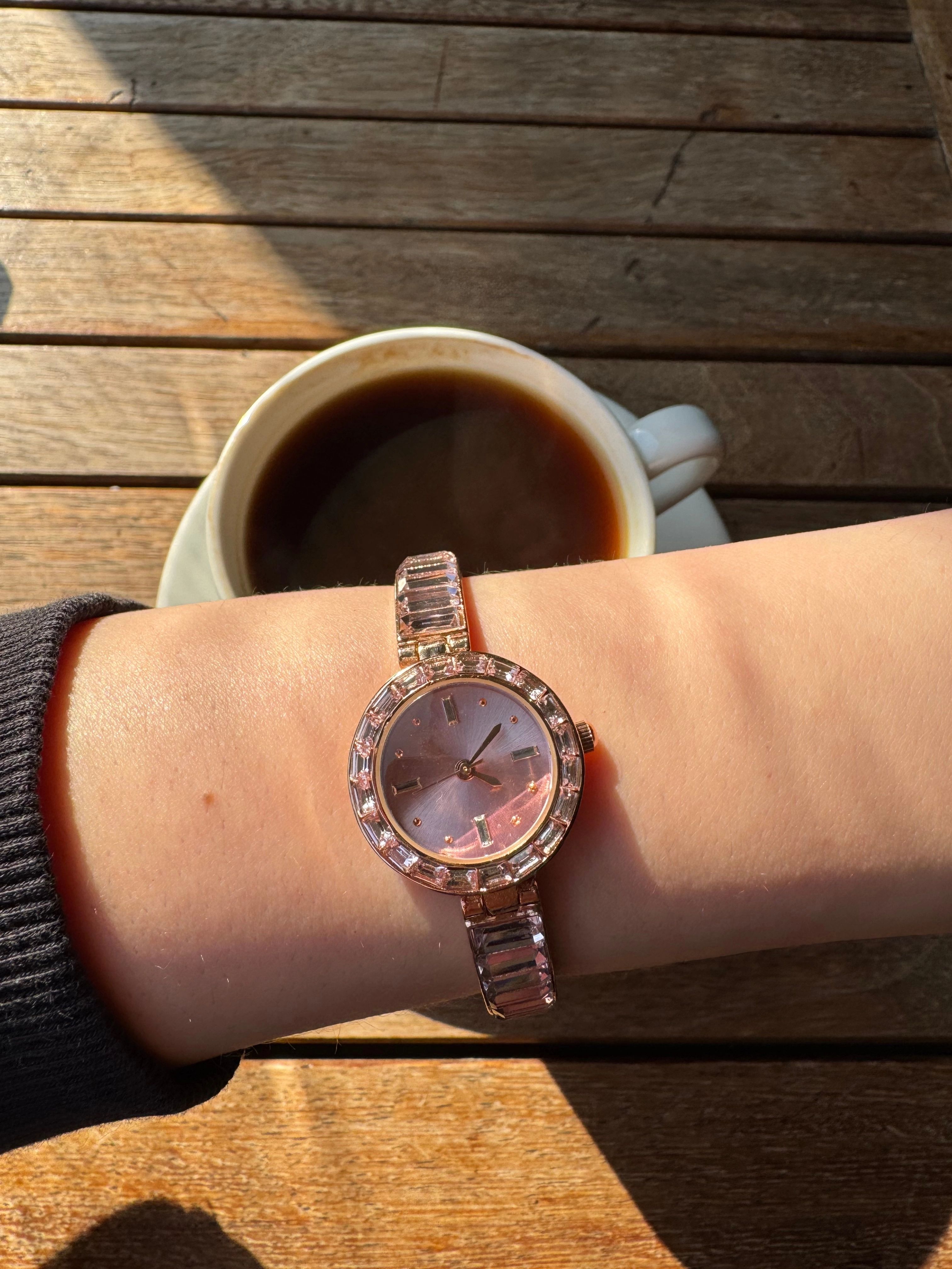 Selis Bella Taşlı Metal Kordon Yuvarlak Kasa Yeni Sezon Kadın Kol Saati Rose Gold (Parlak Pembe Kadran)