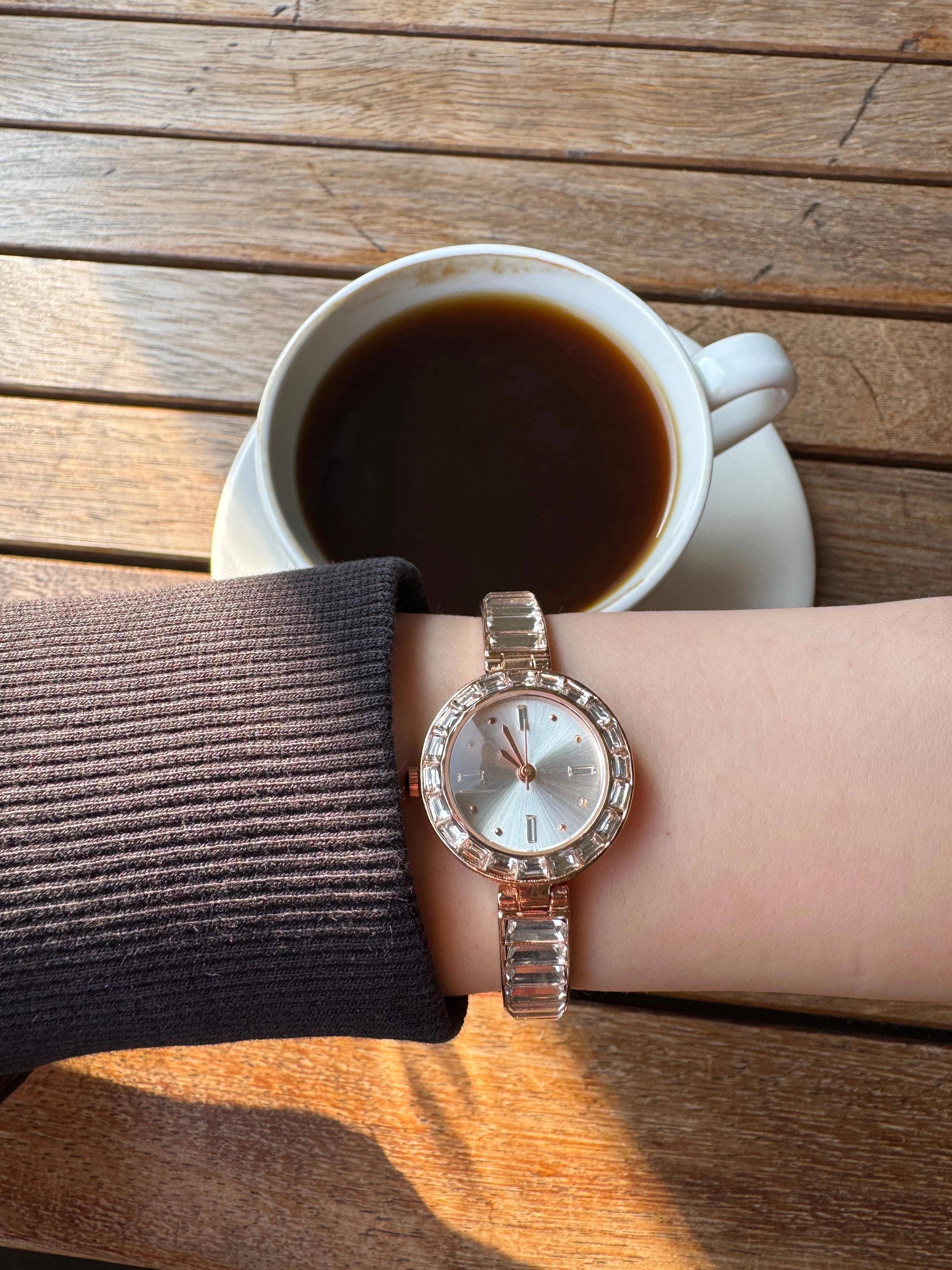 Selis Livia Taşlı Metal Kordon Yuvarlak Kasa Yeni Sezon Kadın Kol Saati Rose Gold (Açık Mavi Kadran)