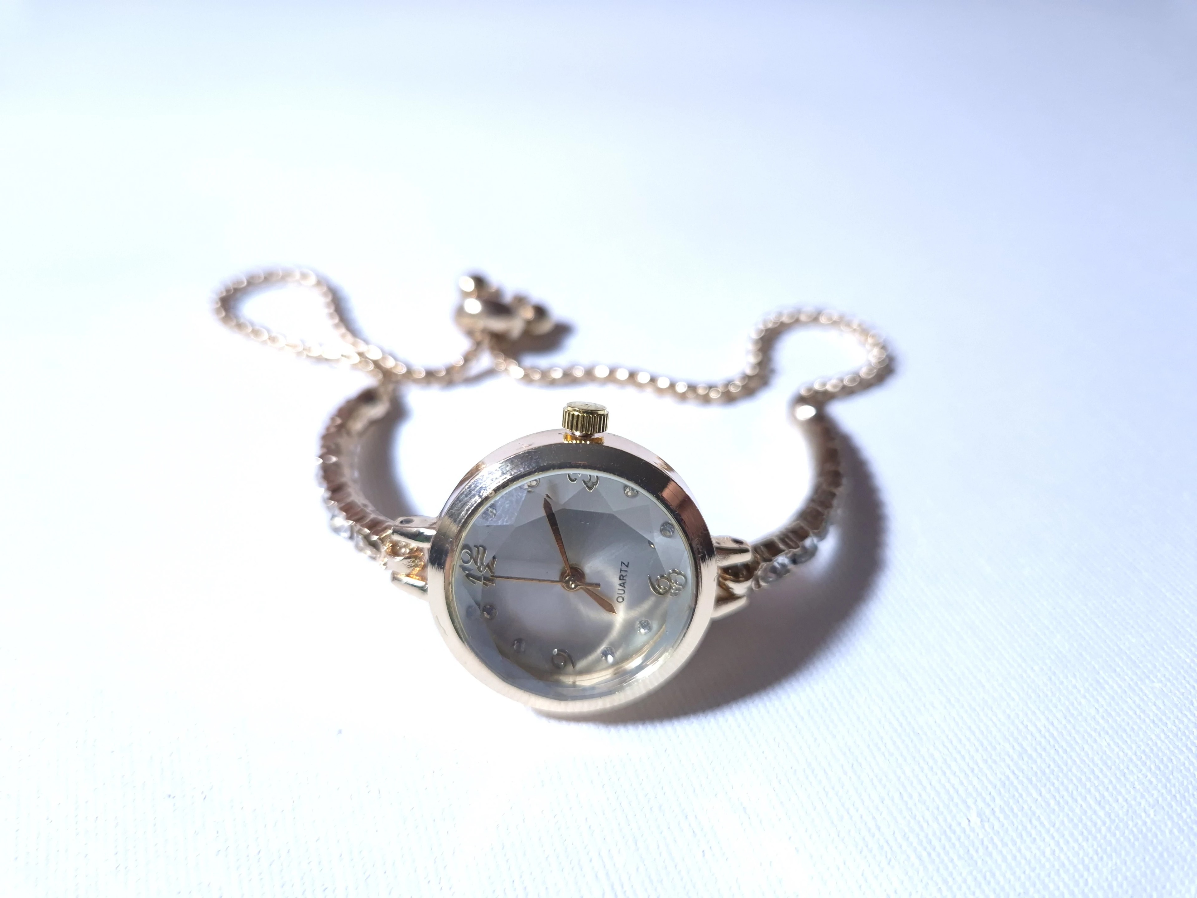 Pamira Zirkon Taşlı Gold Metal Kordon Şık Kadın Kol Saati