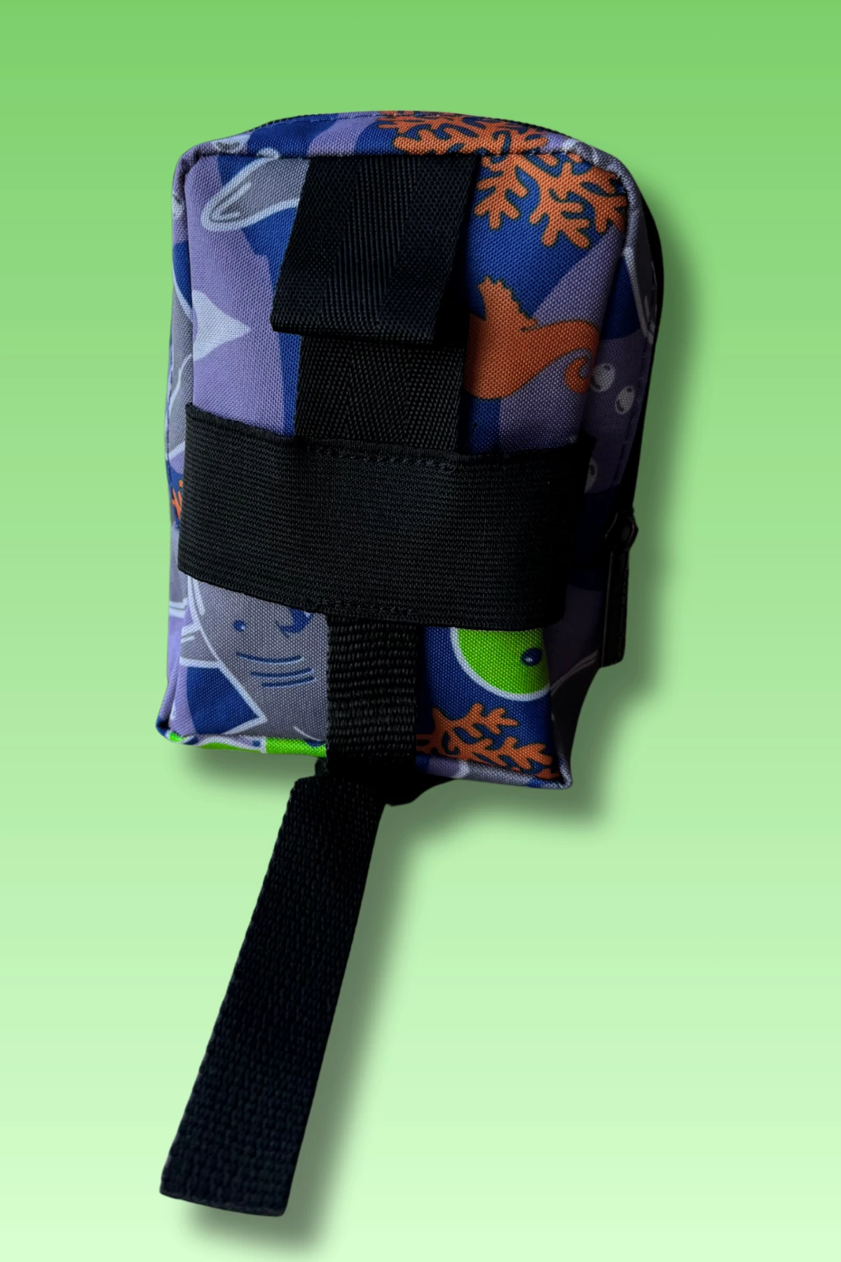 Tasmaya Takılan Köpek Çantası – Pratik Kaka Poşeti ve Ödül Maması Kutusu