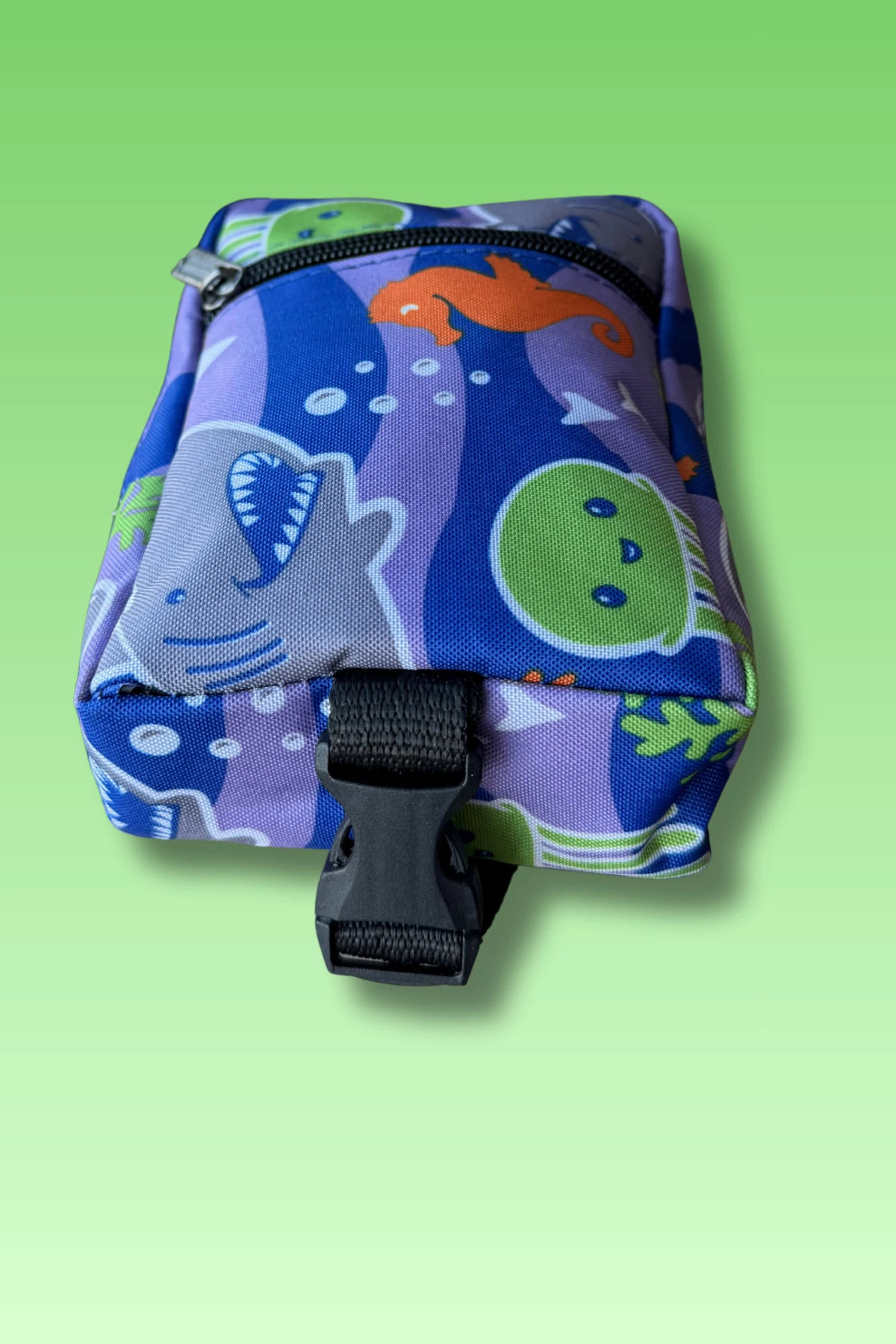 Tasmaya Takılan Köpek Çantası – Pratik Kaka Poşeti ve Ödül Maması Kutusu