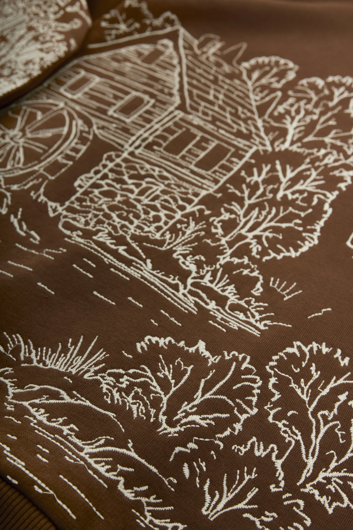 Hidden Forest Nakış Detaylı Fermuarlı Sweatshirt Kahverengi