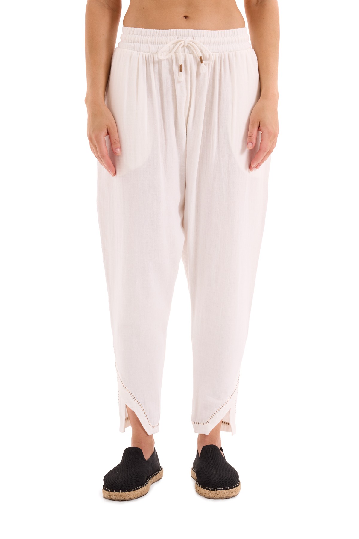 White Crochet Detailed Trousers K